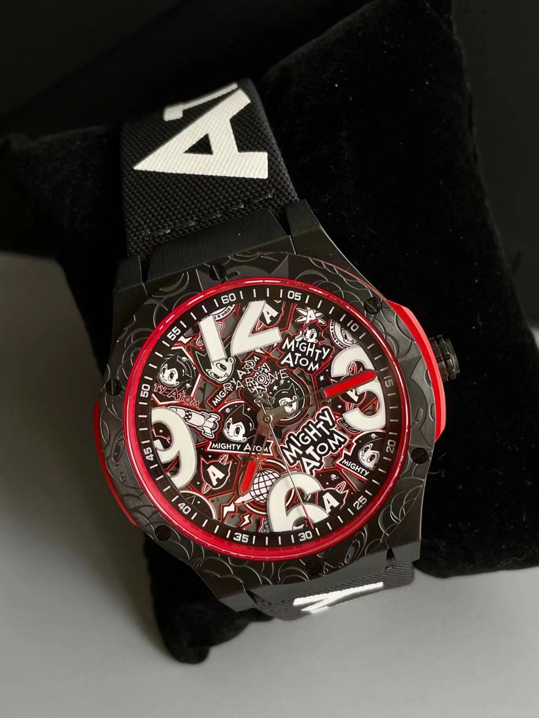 没有男生会拒绝这么酷的阿童木机械手表吧