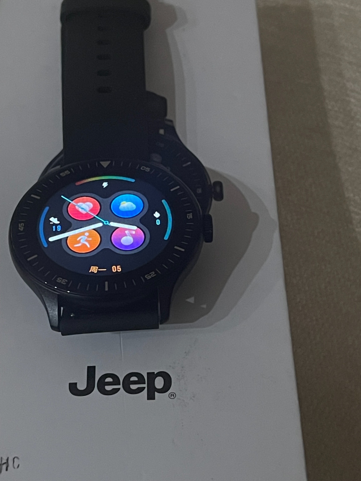 像全世界安利jeep智能手表