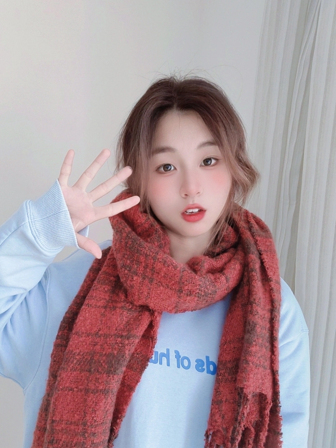 是小红围巾喔❤