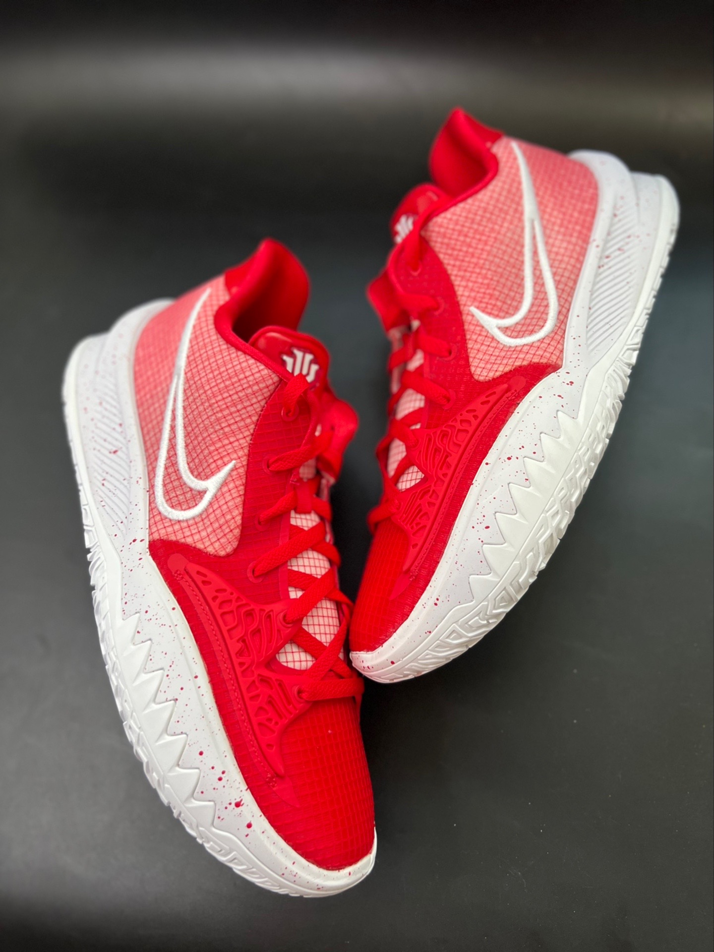 欧文kyrie low4大学红