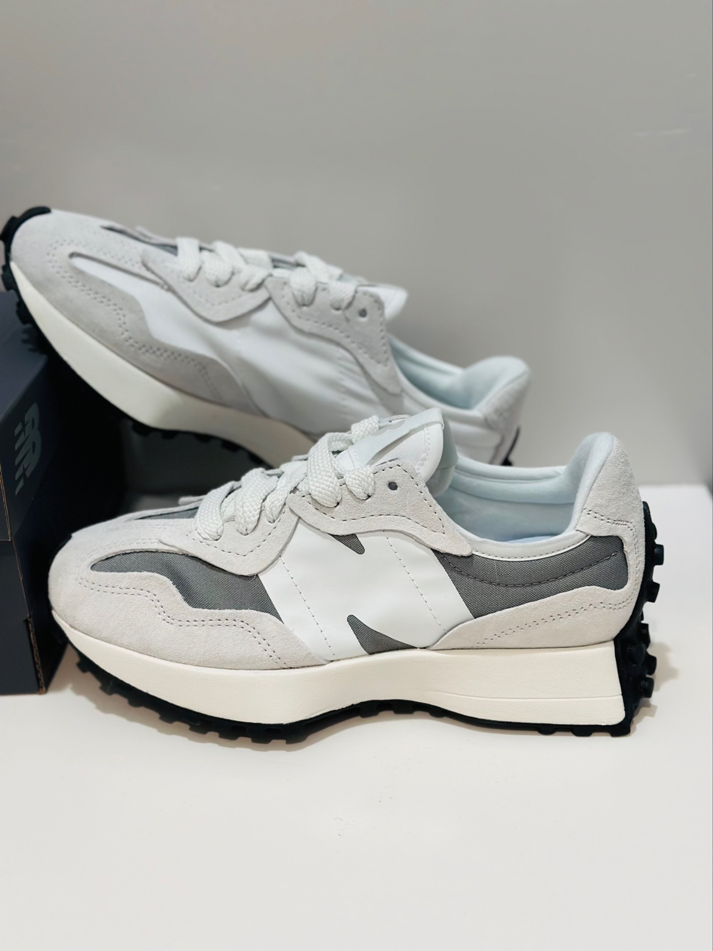 new balance 327 灰白色 小蛮腰