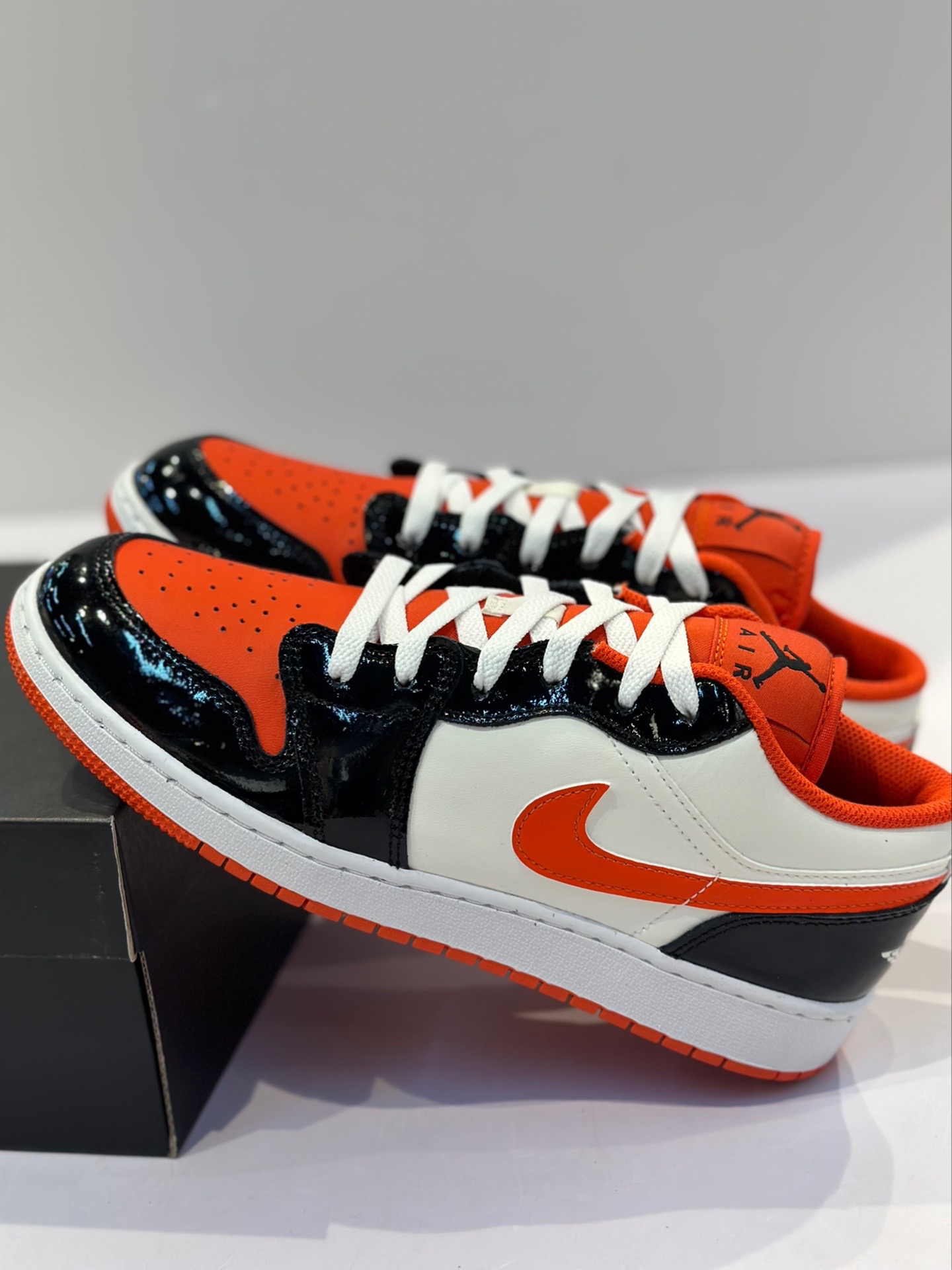 aj1 漆皮 万圣节 黑白橙 不吸睛都难