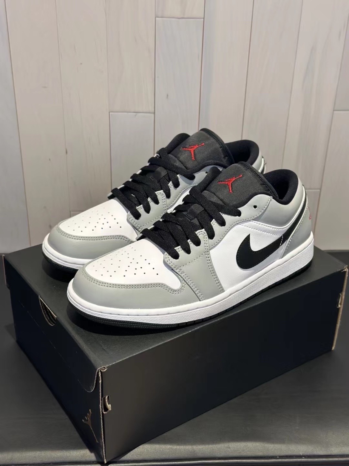 aj1烟灰鞋盒图片