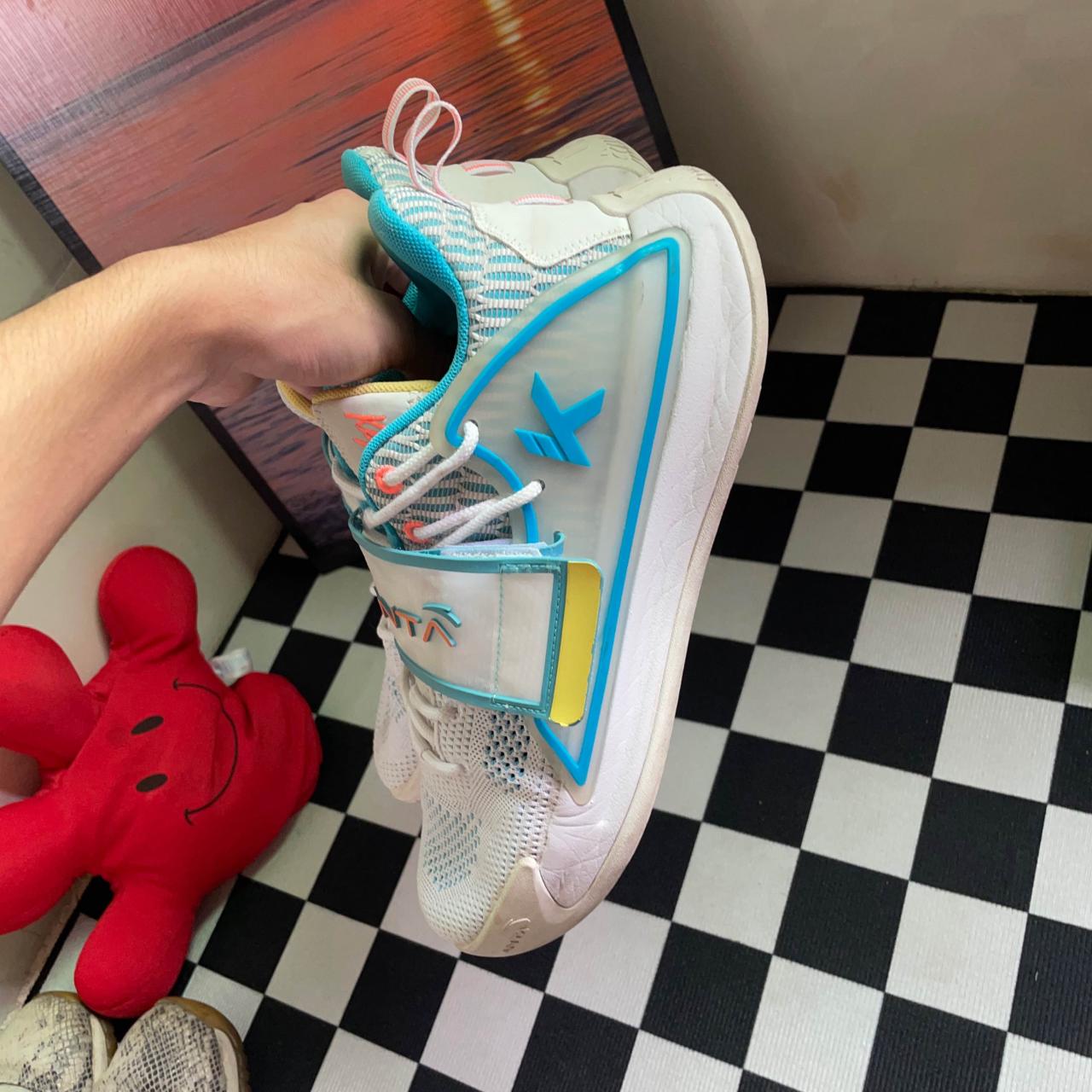 安踏 kt5水花二代 白蓝黄