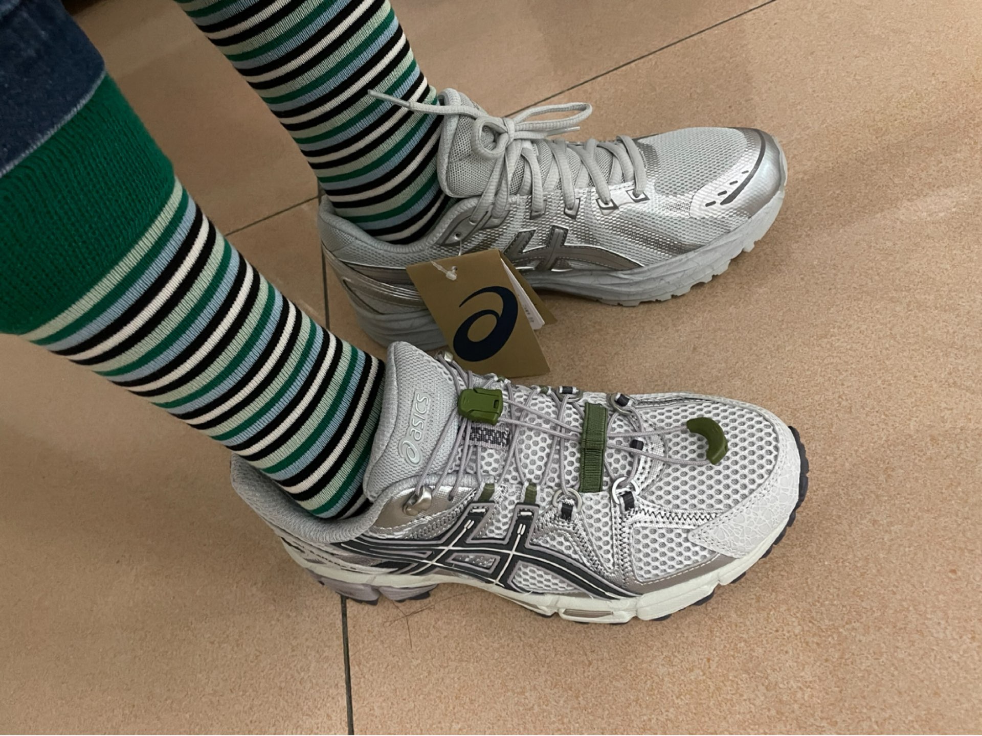 ASICS【送料込】大人気♡GEL-FLUX 4 CN GRAY SILVER (W) ASICS Gel-Flux 4 Light Grey/Silver (Women's) - 1012B638-020 - JP