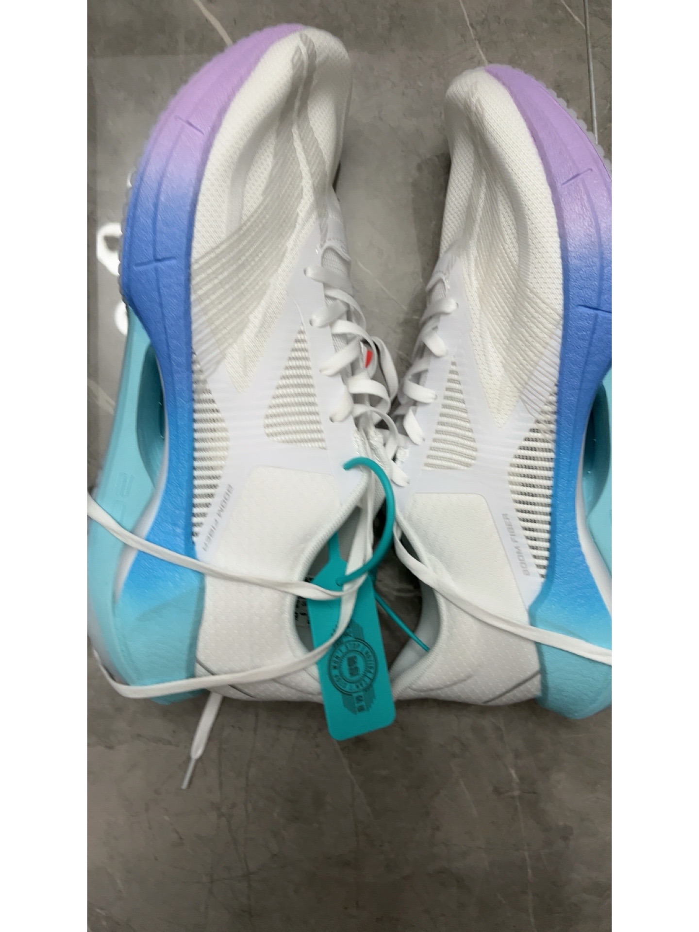 新款李宁跑鞋棉花糖配色,性价比高穿着舒服,值得大家一试,适合学生的