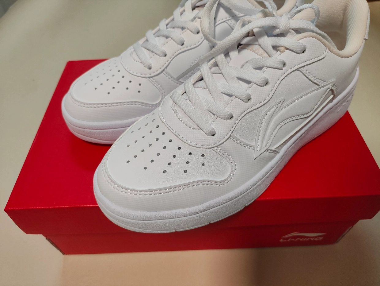 李宁 经典小白鞋 百搭单品 谁能拒绝小白鞋