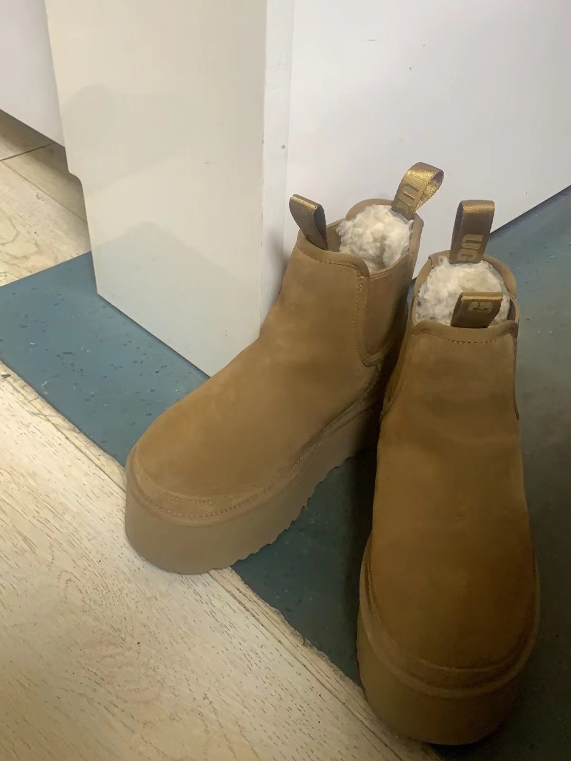 custom review-UGG Neumel Platform Chelsea Boot Chestnut Women's