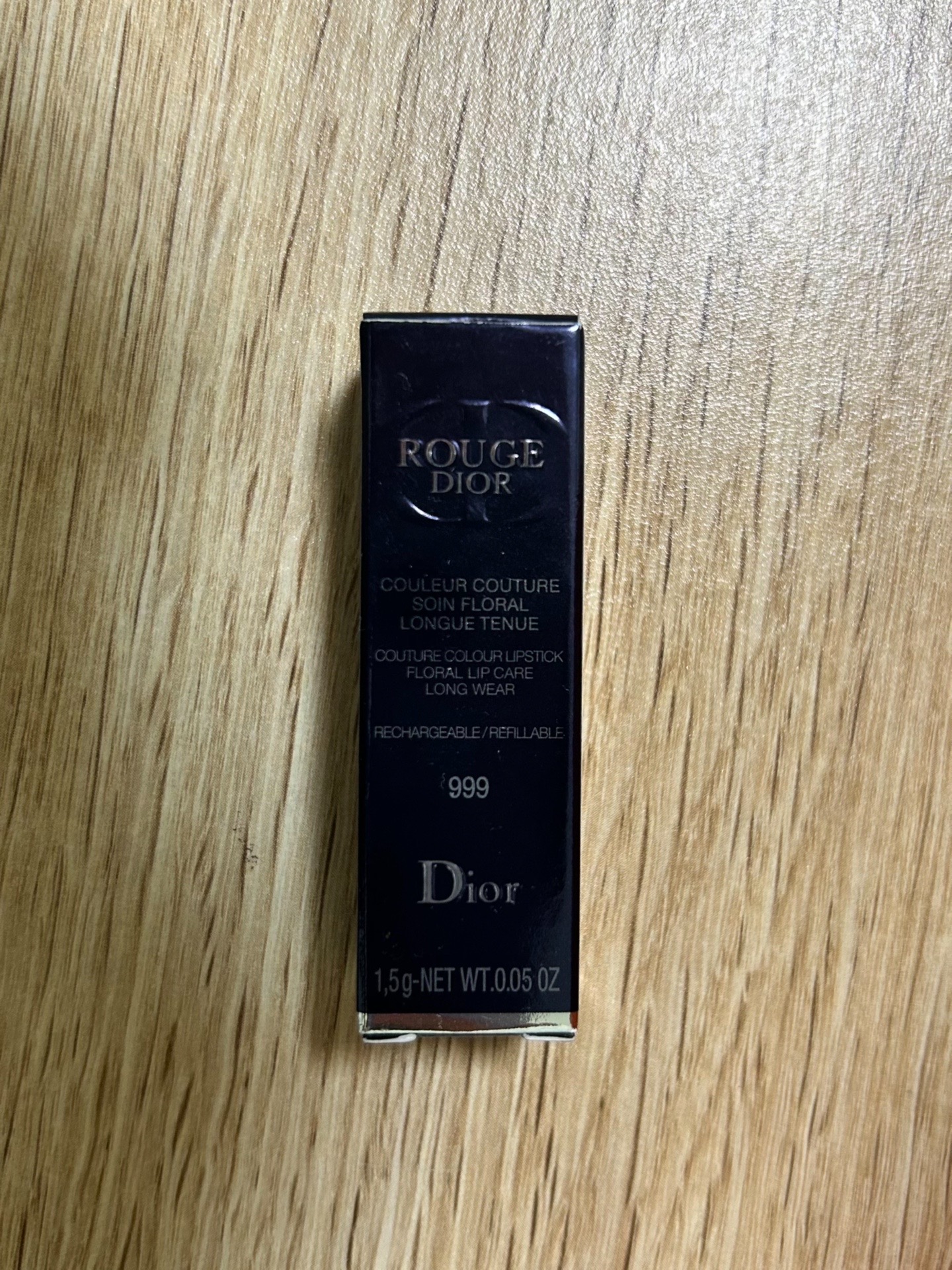 迪奥唇膏小样真假1.4g(迪奥口红小样膏体有logo吗)