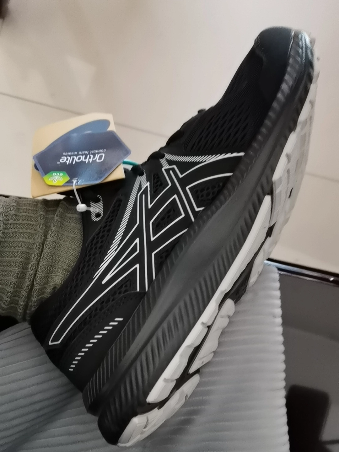 亚瑟士contend7黑色的英气