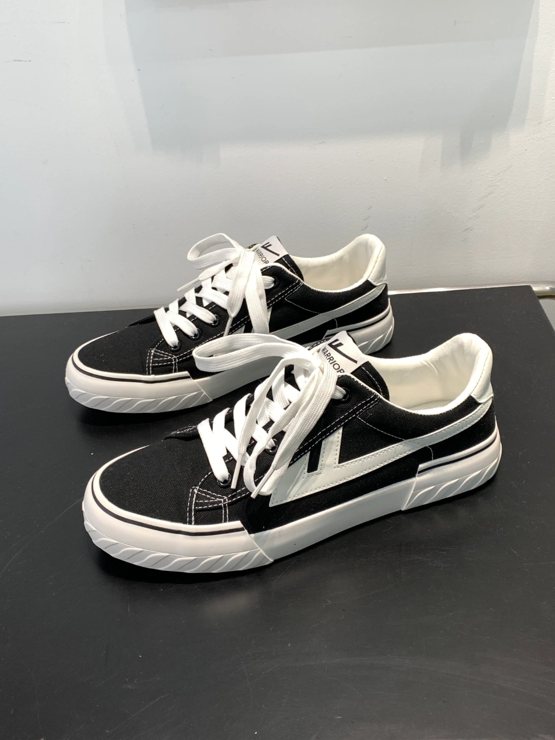 经典永不过时 | 回力黑白帆布鞋真的好穿