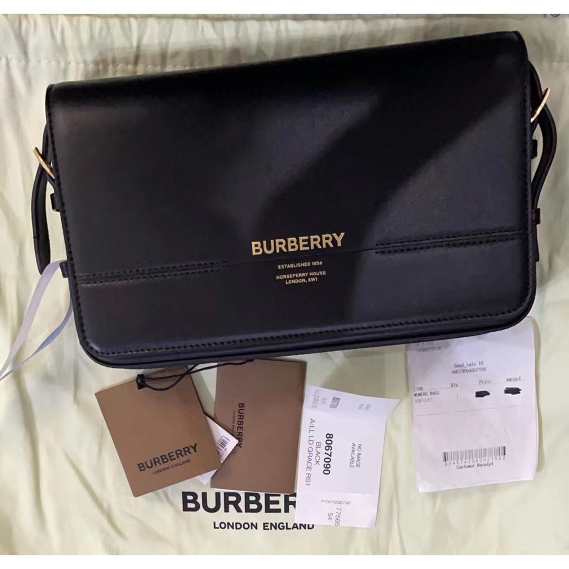 巴宝莉黑色横款包