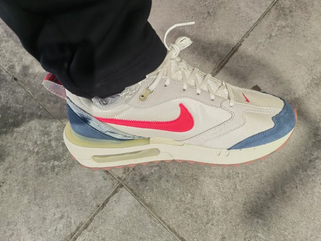 Nike Air Max Dawn Coconut Milk Red Navy - POIZON