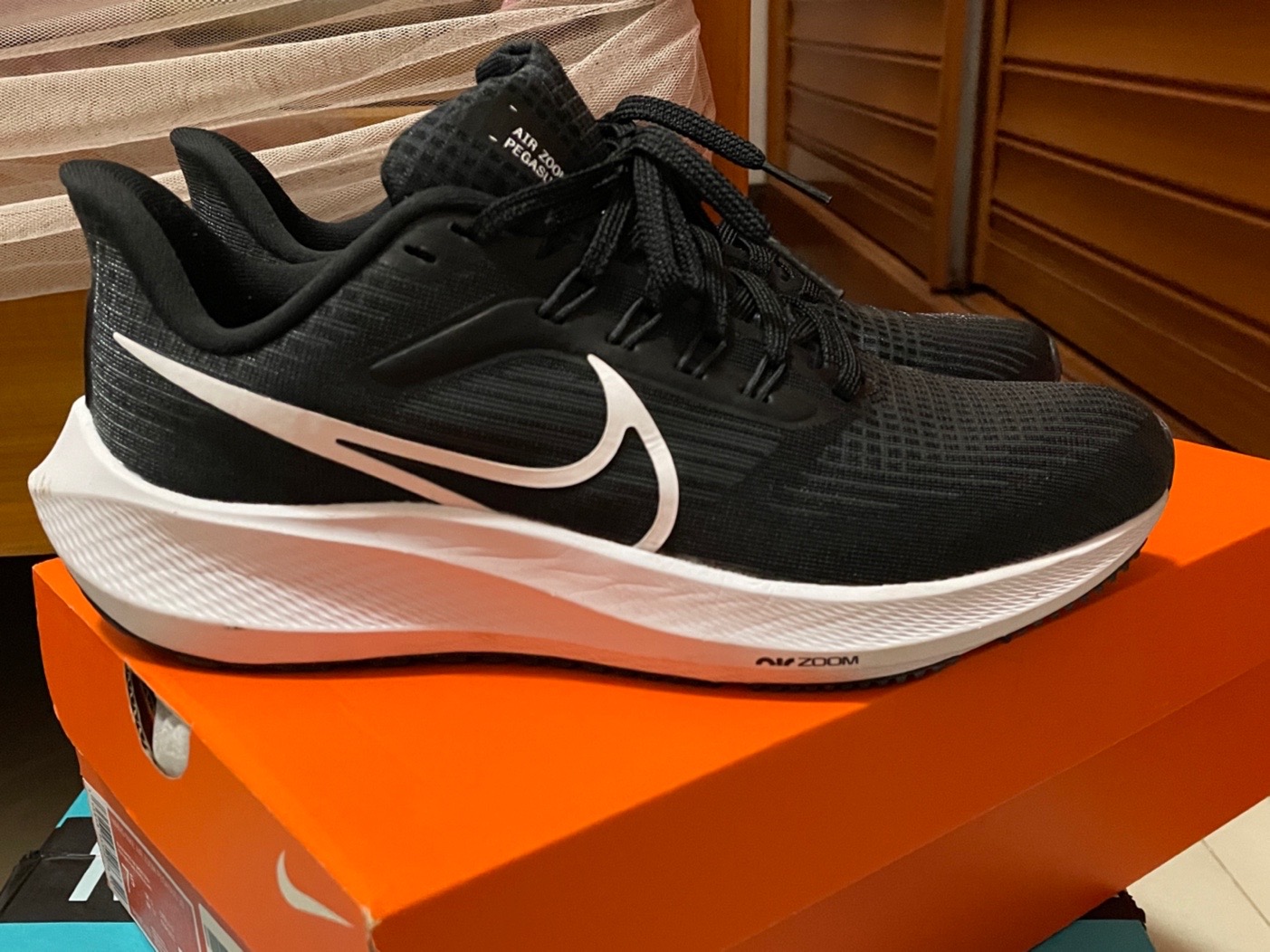 nike air zoom pegasus 39 女款跑步鞋黑白