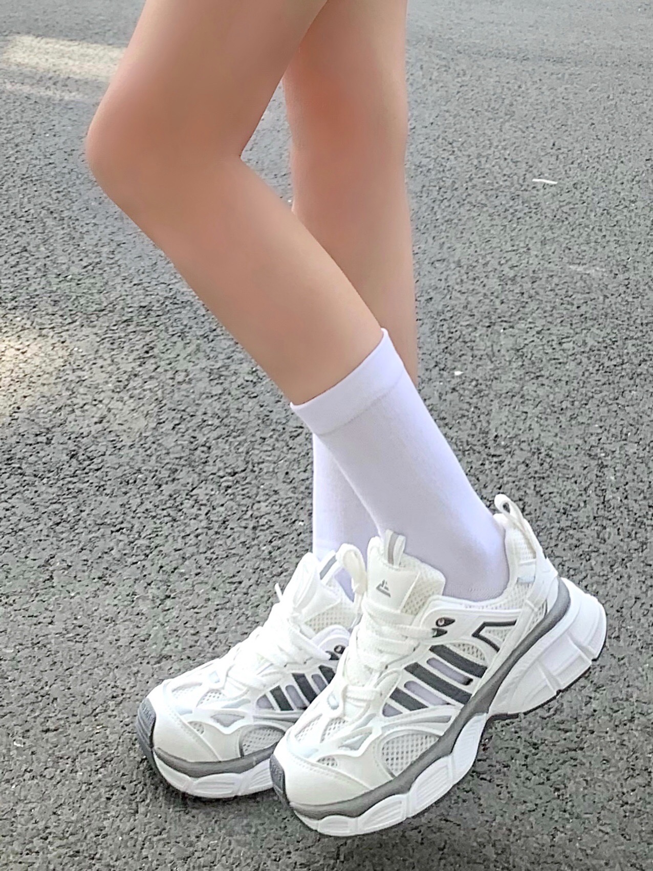 7815小白袜配白色复古老爹鞋也太乖了吧!