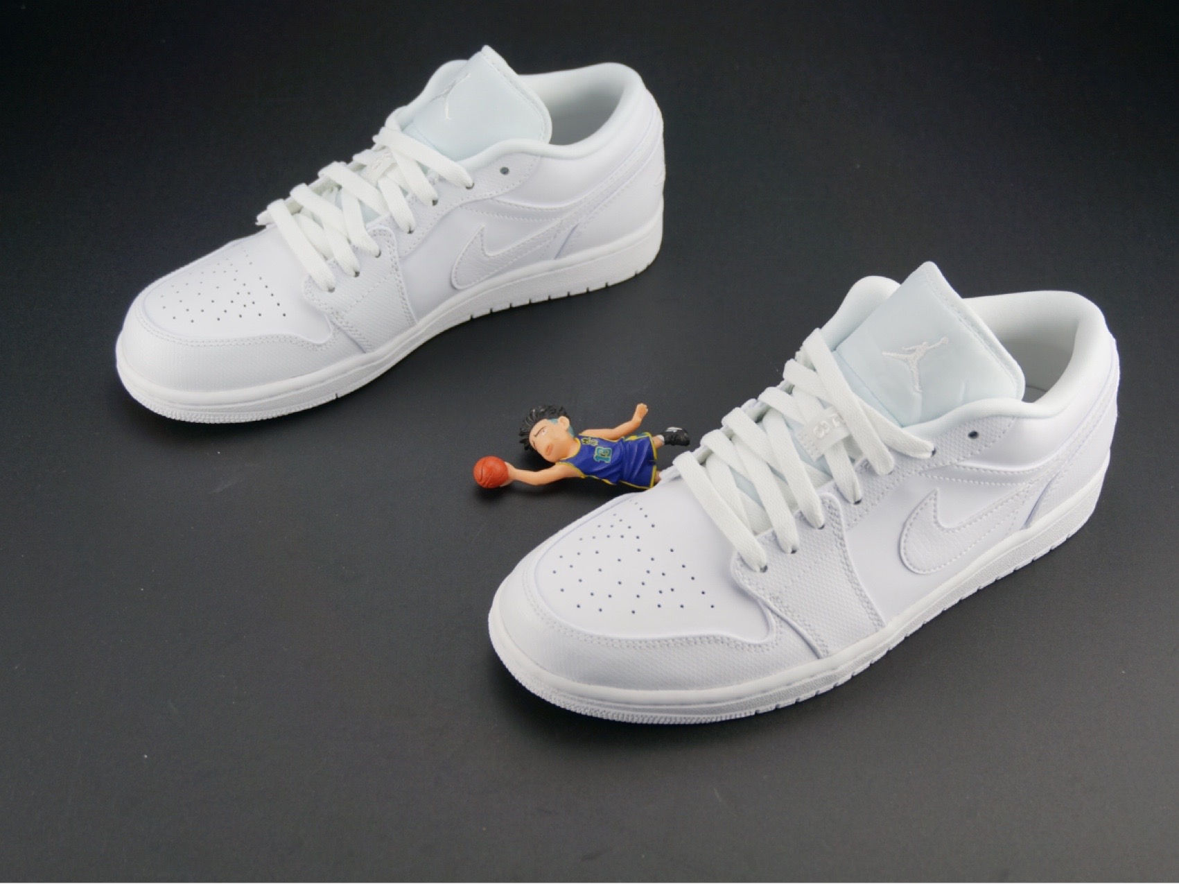 对于aj1 本人不怎么感冒.在我心目中,它就是板鞋