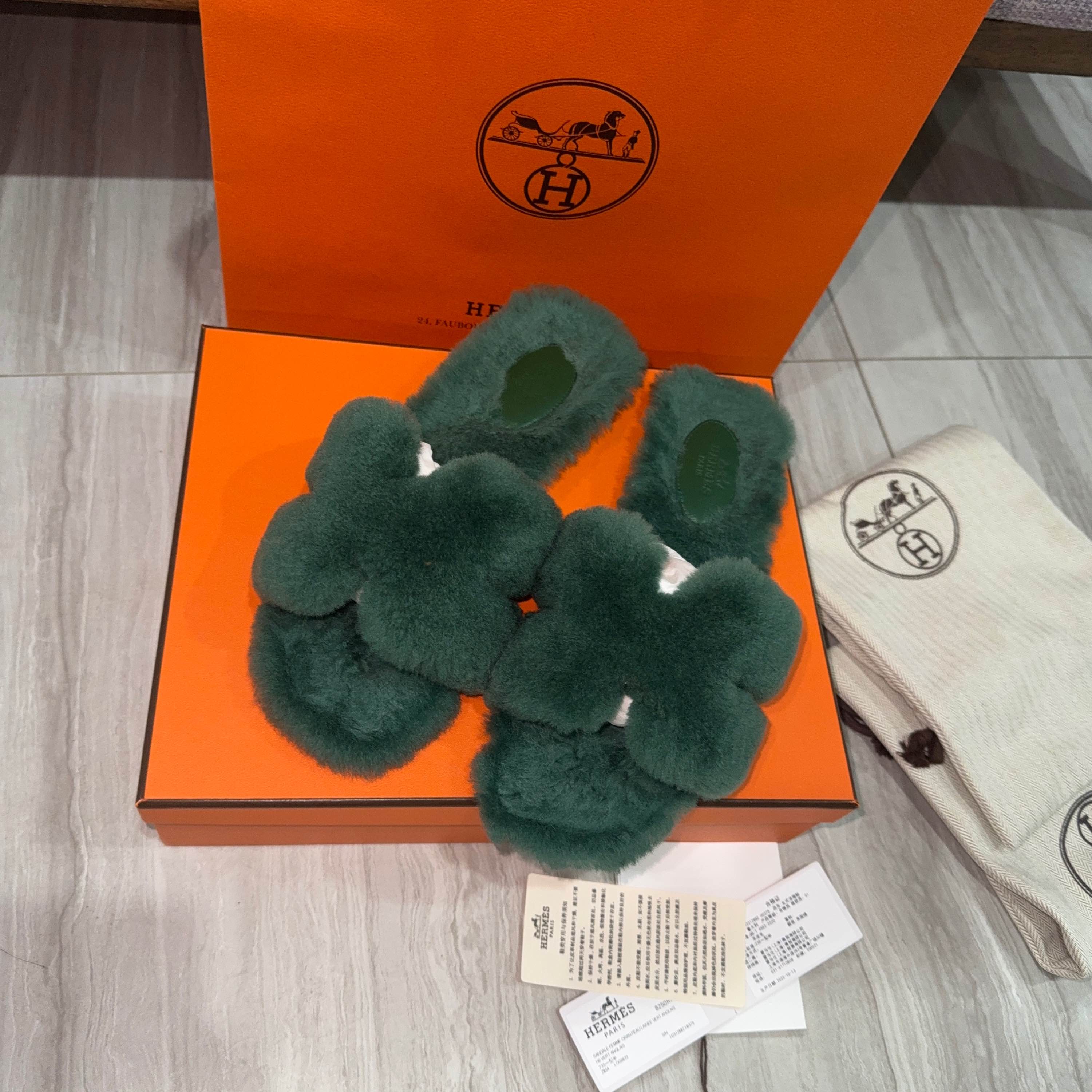 hermes爱马仕oran羊皮毛一体h形镂空凉鞋 拖鞋