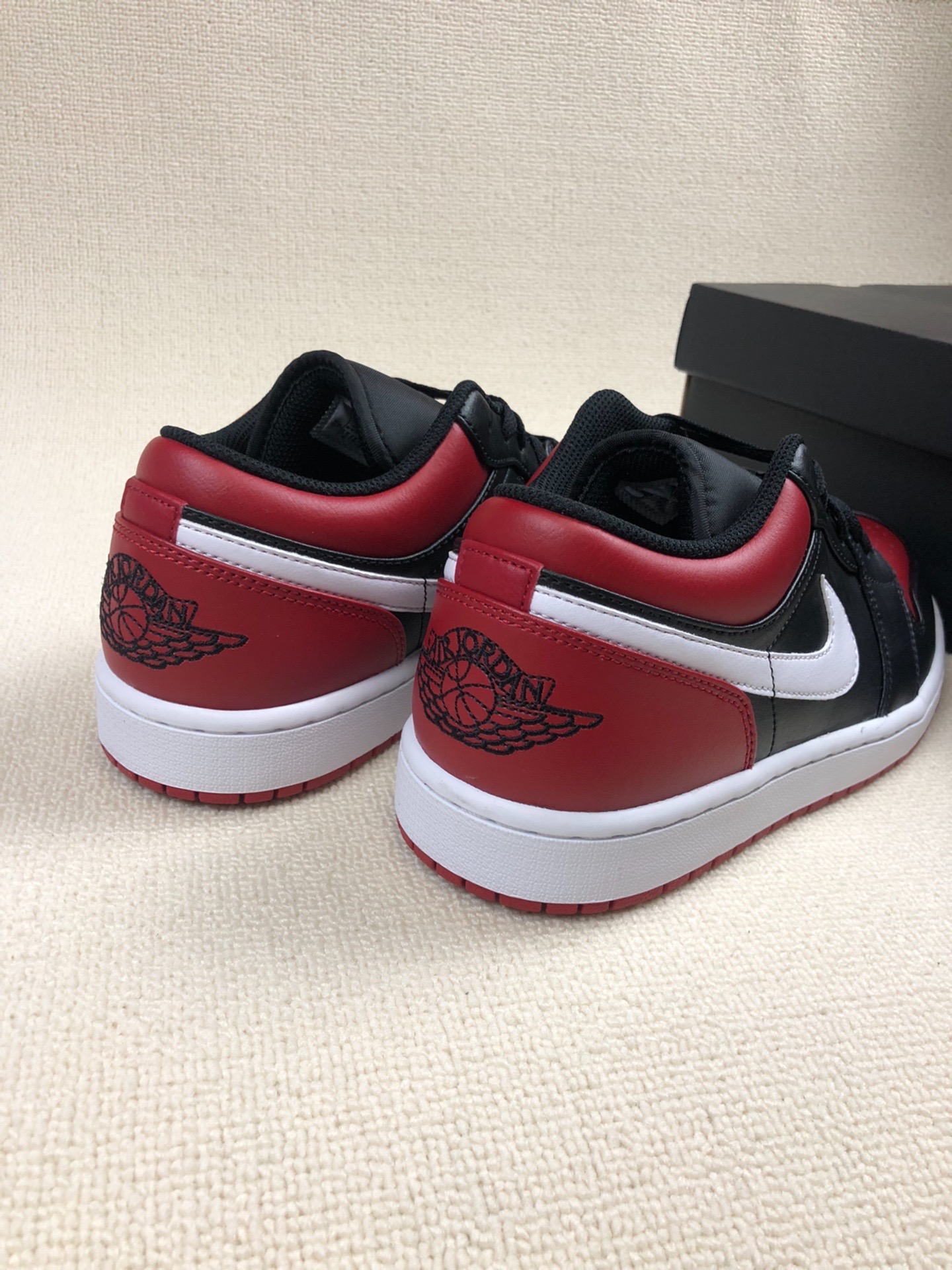 黑白红三色搭配最是经典出众!