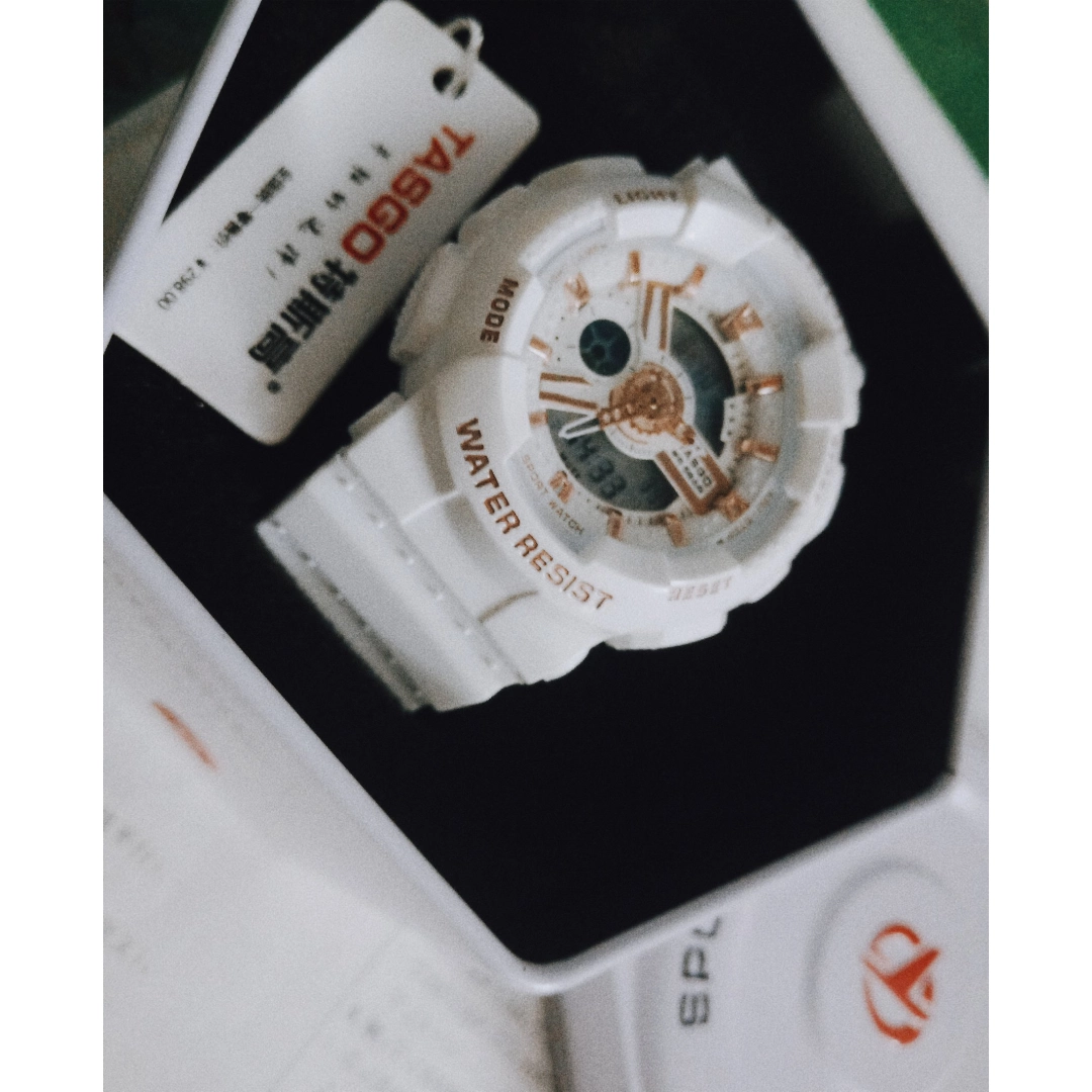 这个手表是特斯高品牌的,可防水的喔!