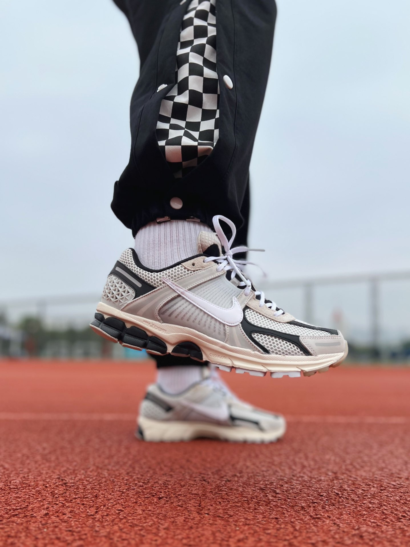 Nike Zoom Vomero 5 Supersonic Light Bone Black - POIZON