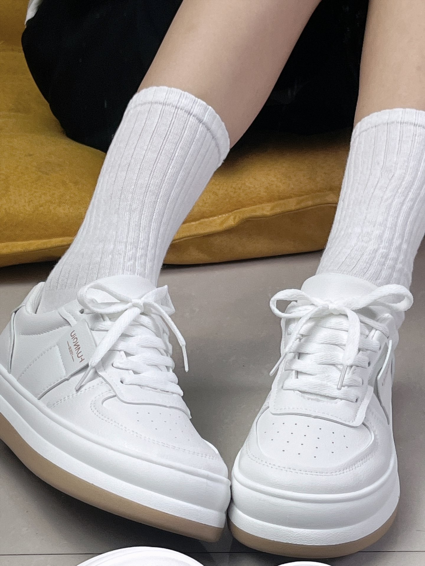 永不过时小白鞋,穿搭万能配
小白鞋基本上人手一双,好看的鞋子永远都