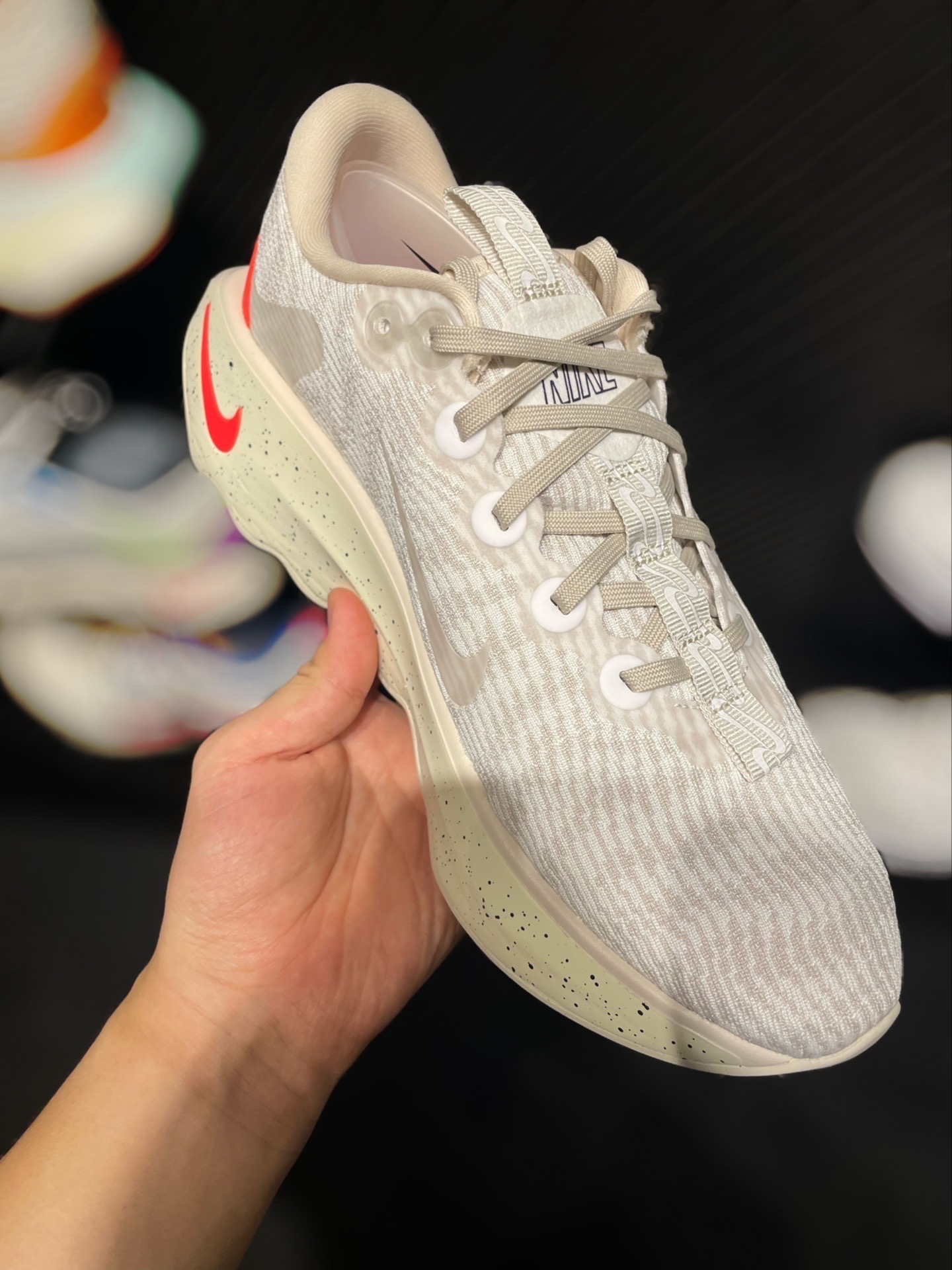 nike motiva 波浪跑步鞋 缓震软弹