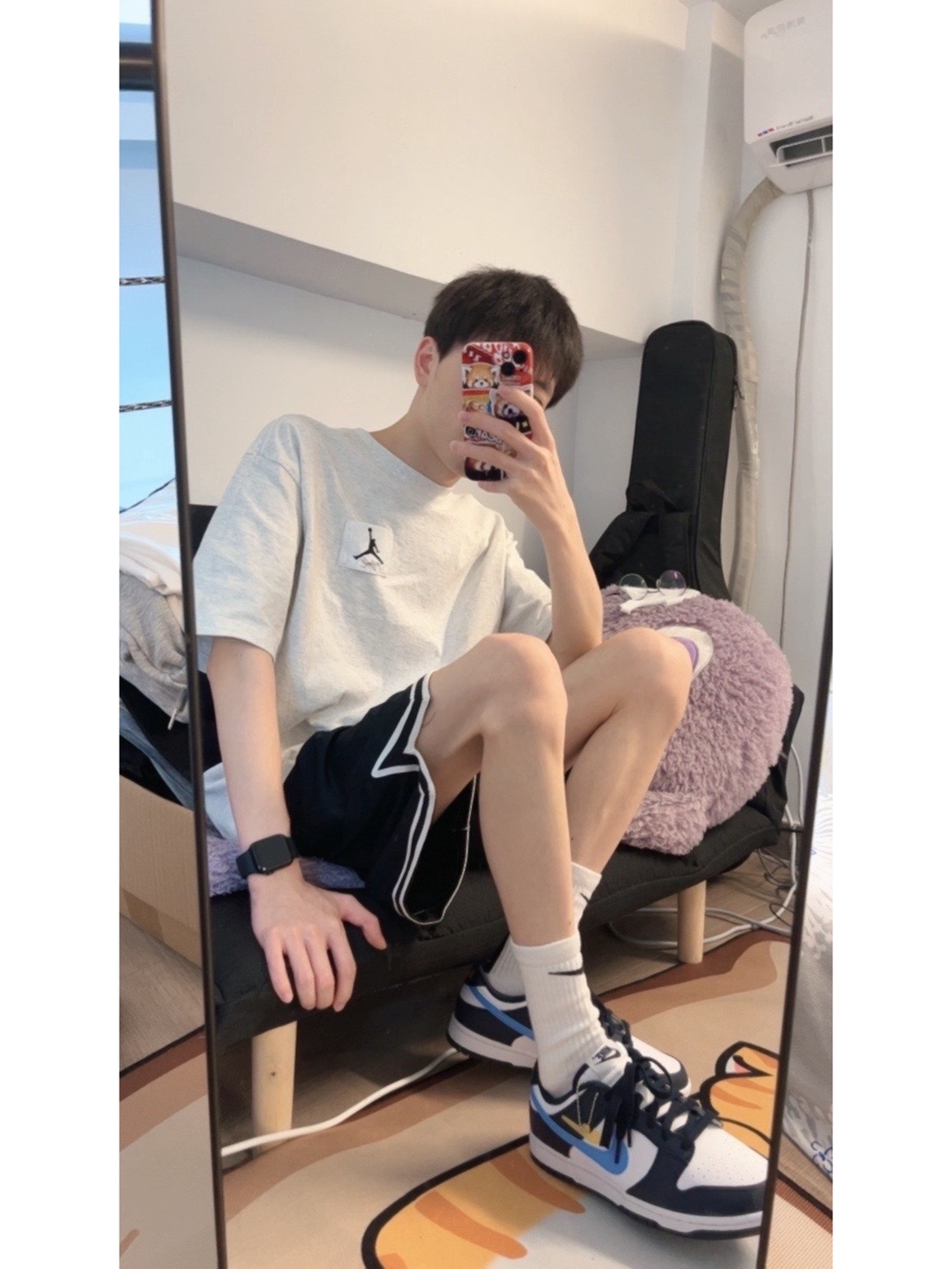 开学这样穿 成为班里最靓的仔
上身我搭配的nike的贴标短袖
裤子我