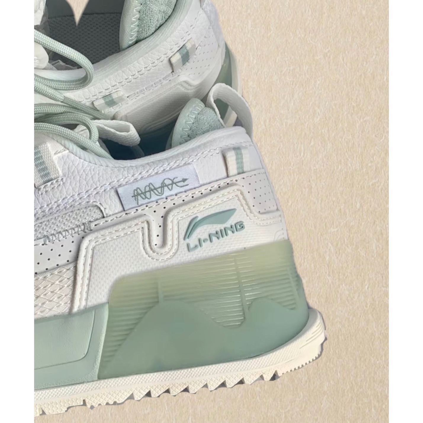 姐妹们 李宁这双果冻运动鞋太太太好看了!