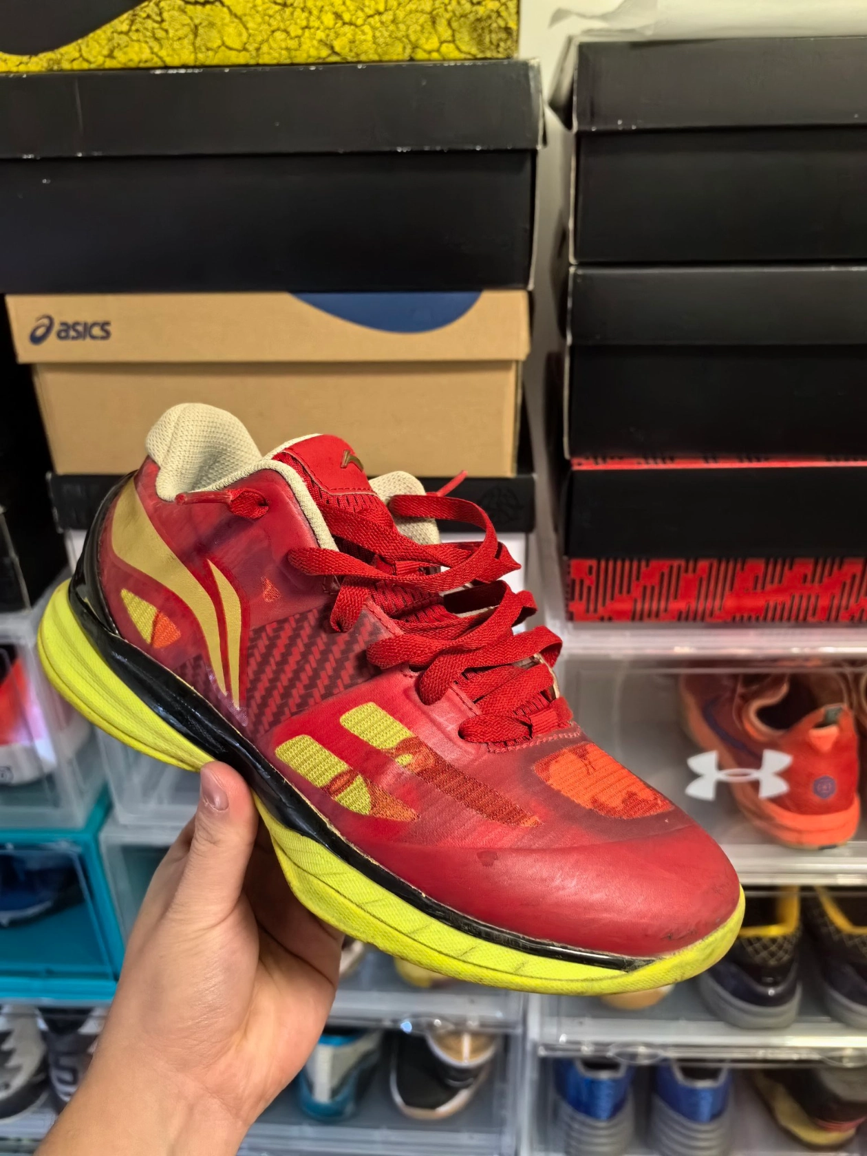 这双实战很绝 
李宁超轻十赞助版,上一个十年的李宁旗舰款篮球鞋