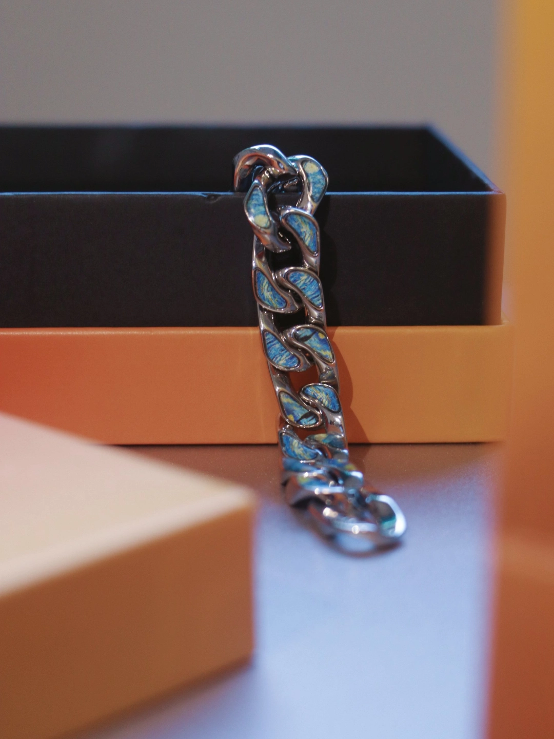 探索梵高星空,点亮你的潮流手链