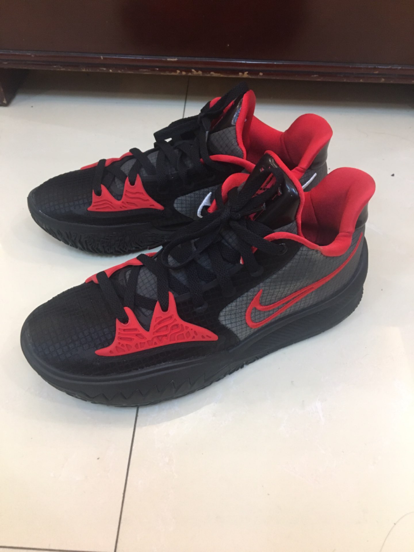 得物运动好物分享   nike kyrie low 4 欧文