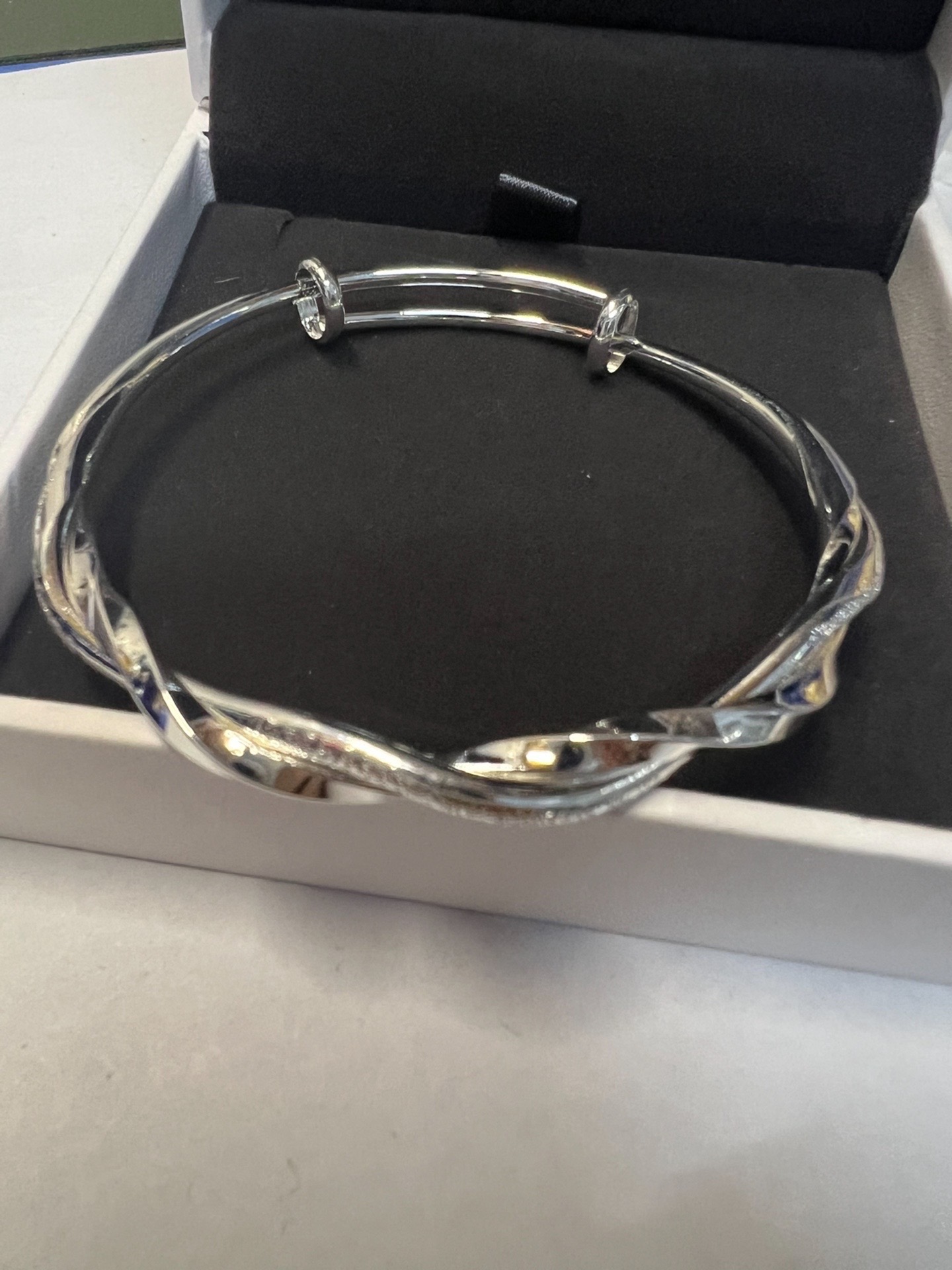 这款莫比乌斯环手镯简直不要太美!