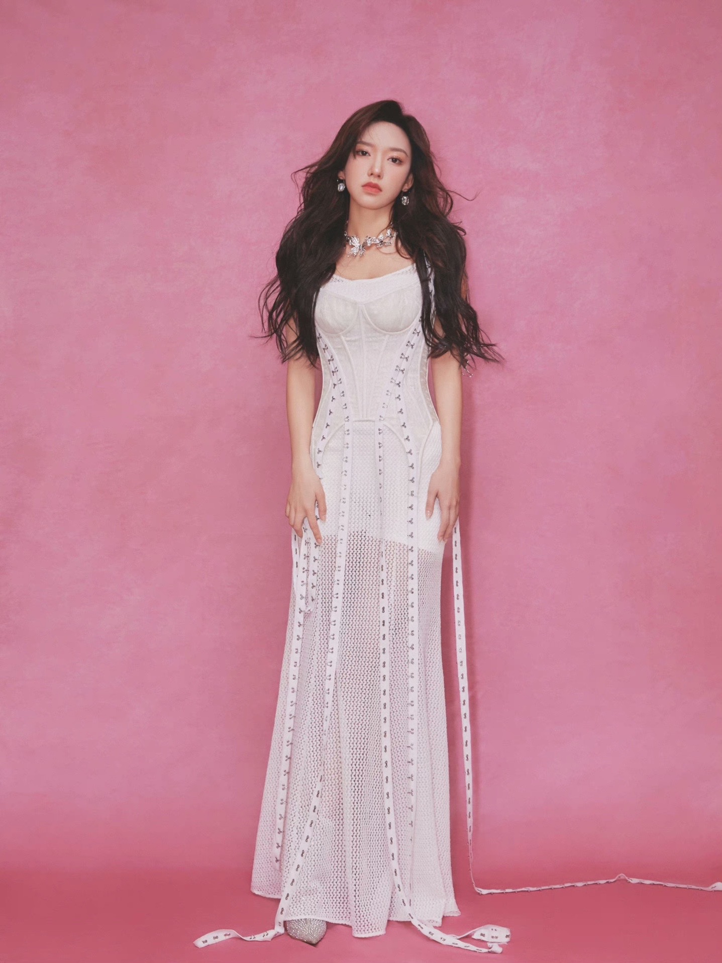 程潇无刘海大波浪造型 好美的一张脸!