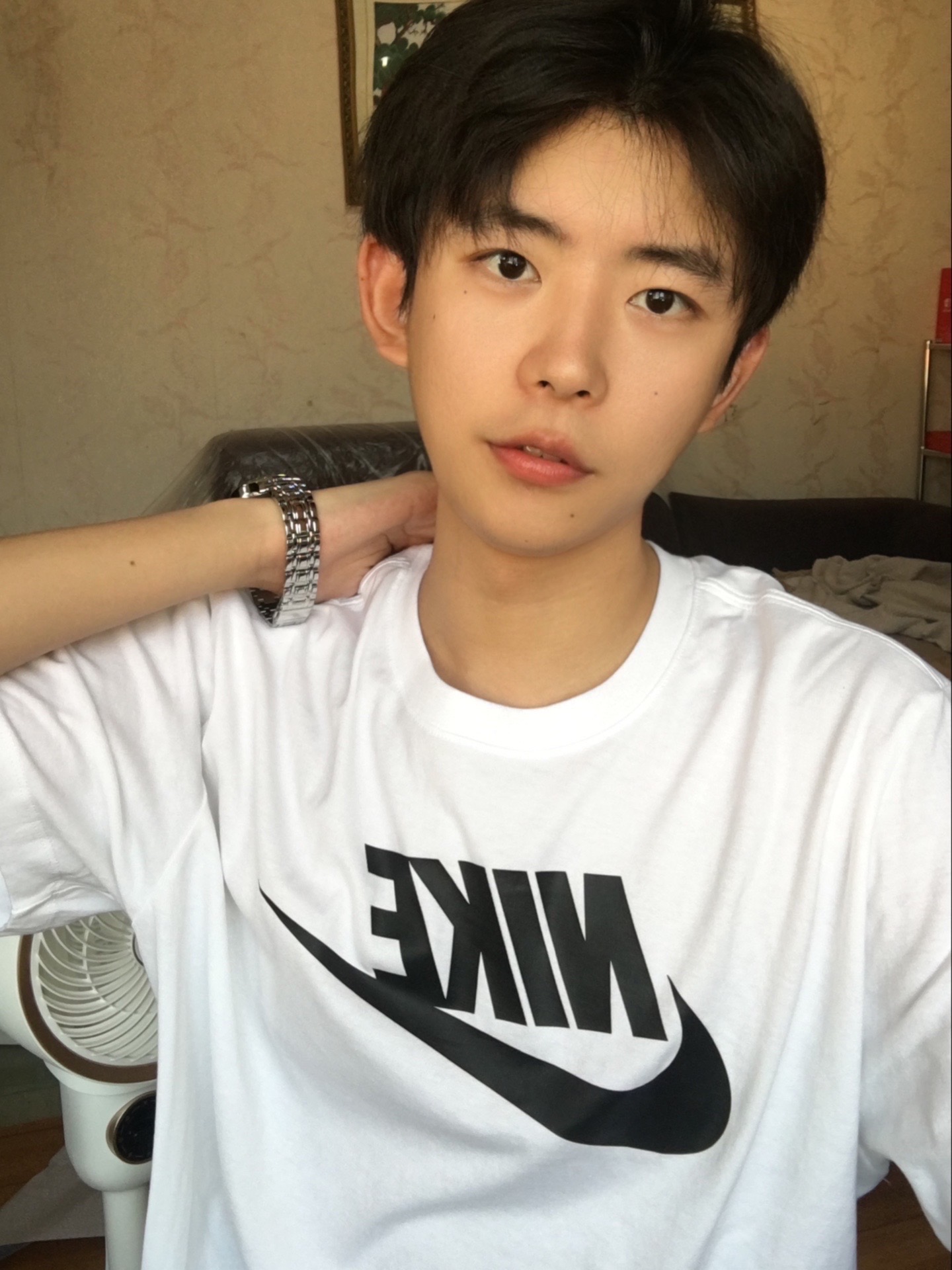 有效介绍 183男研究生 喜欢手表 塌鼻梁 厚嘴唇