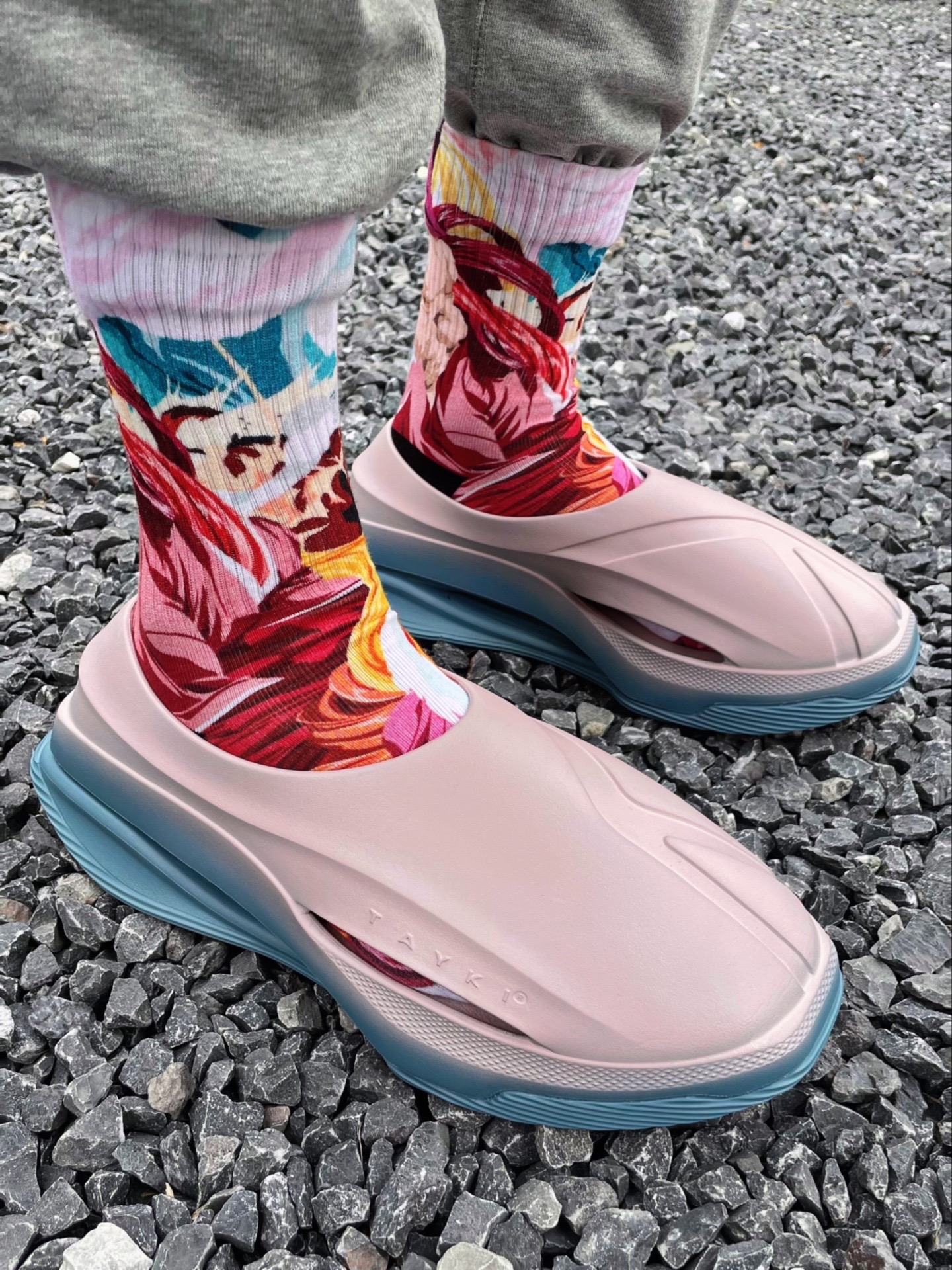 —tayki clogs mr1?

鞋款设计提取传统木屐元素
