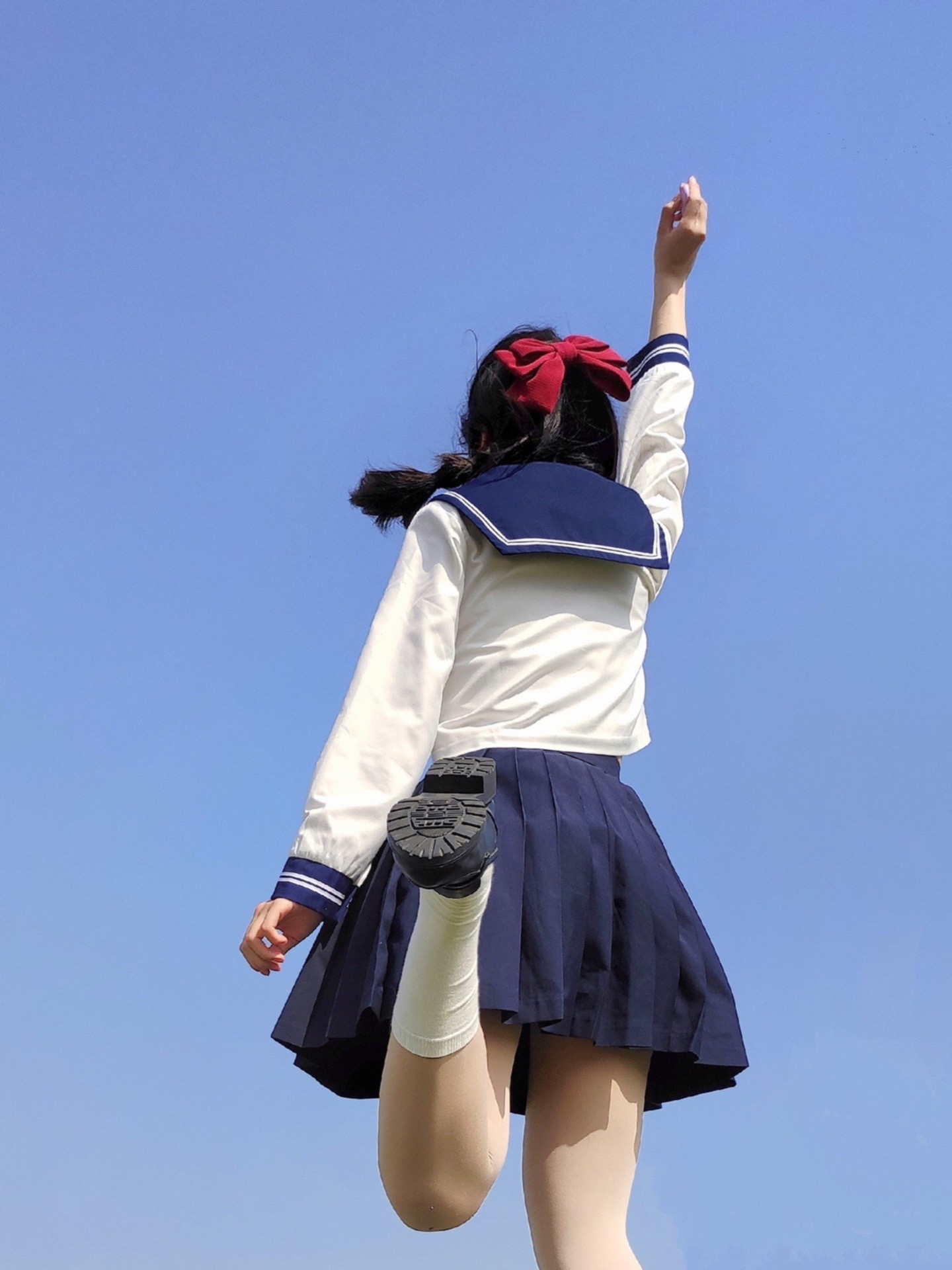 👗
蓝色水手服和蓝天真的太配啦
穿上青春活力满满✨✨
#一百种