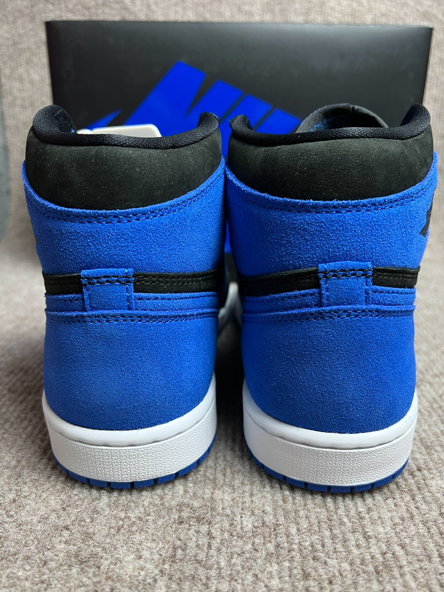 aj1white royal皇家蓝图片