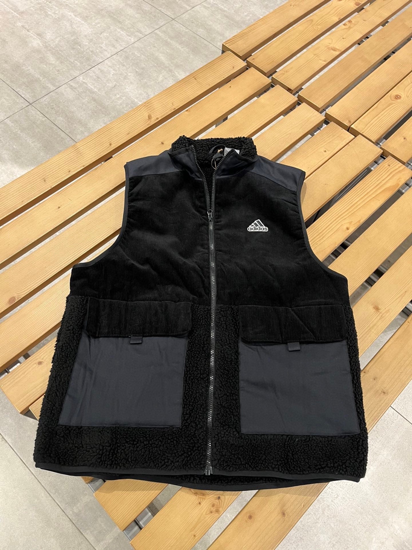 adidas阿迪达斯马甲 秋冬必备 超值7815不挑年龄 百搭经典