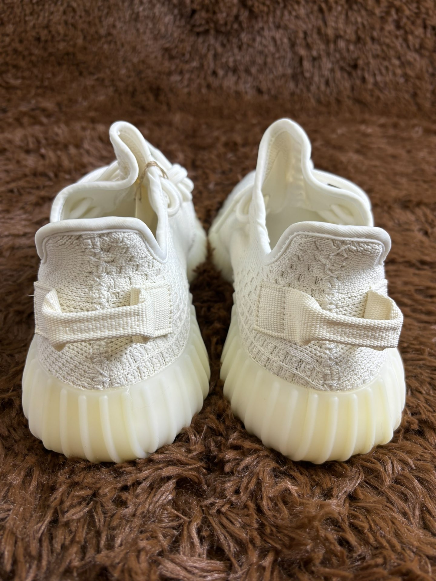 今天我来给大家分享下这款 #yeezy 350白冰激凌!