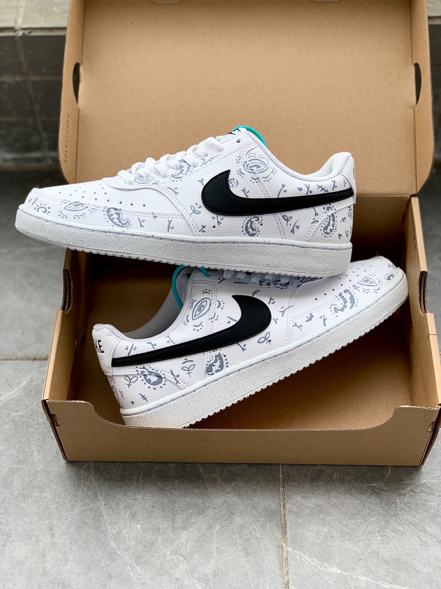 nike又出新配色啦!黑白腰果花 yyds!