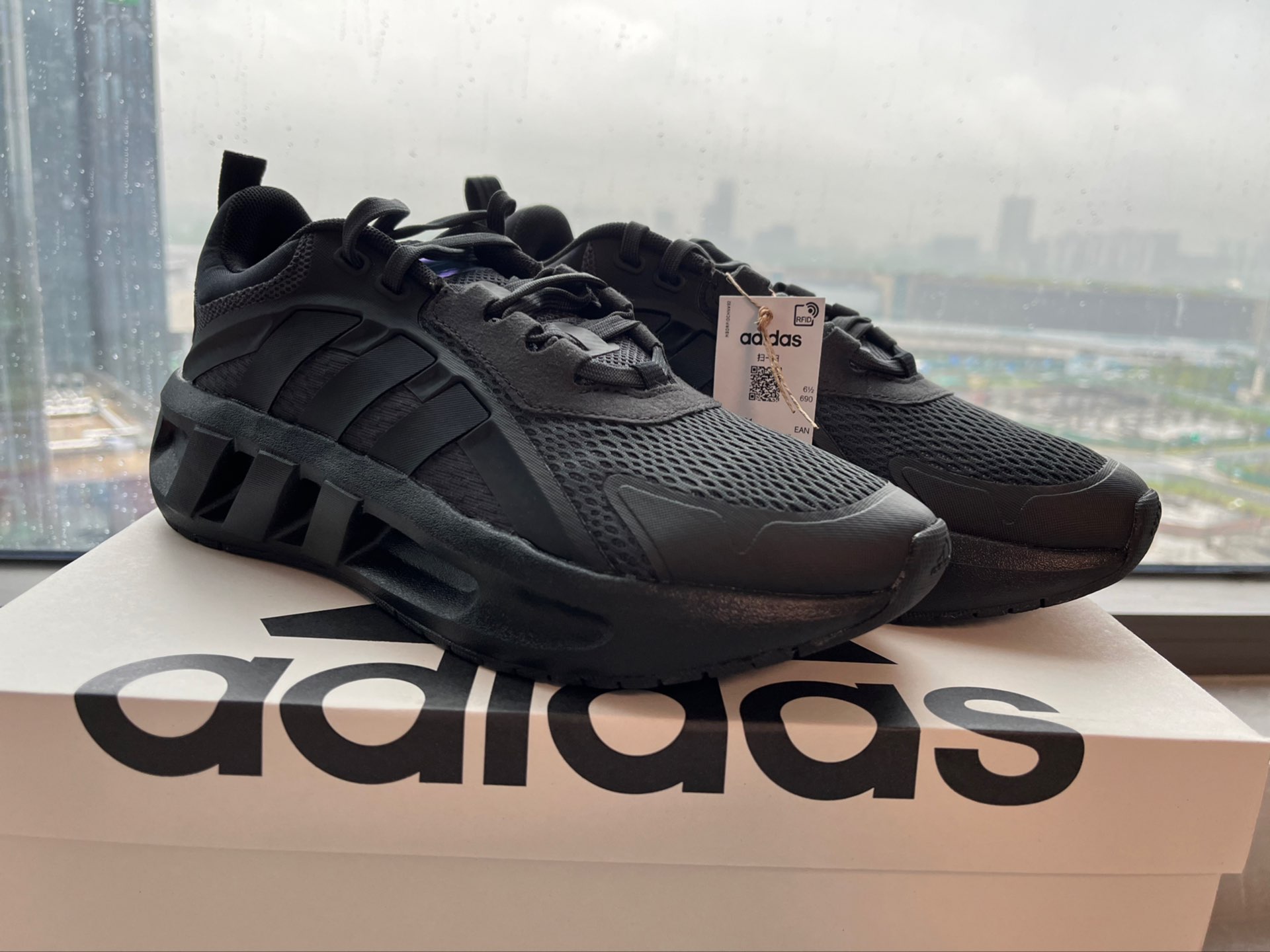 adidas ventclimacool跑鞋