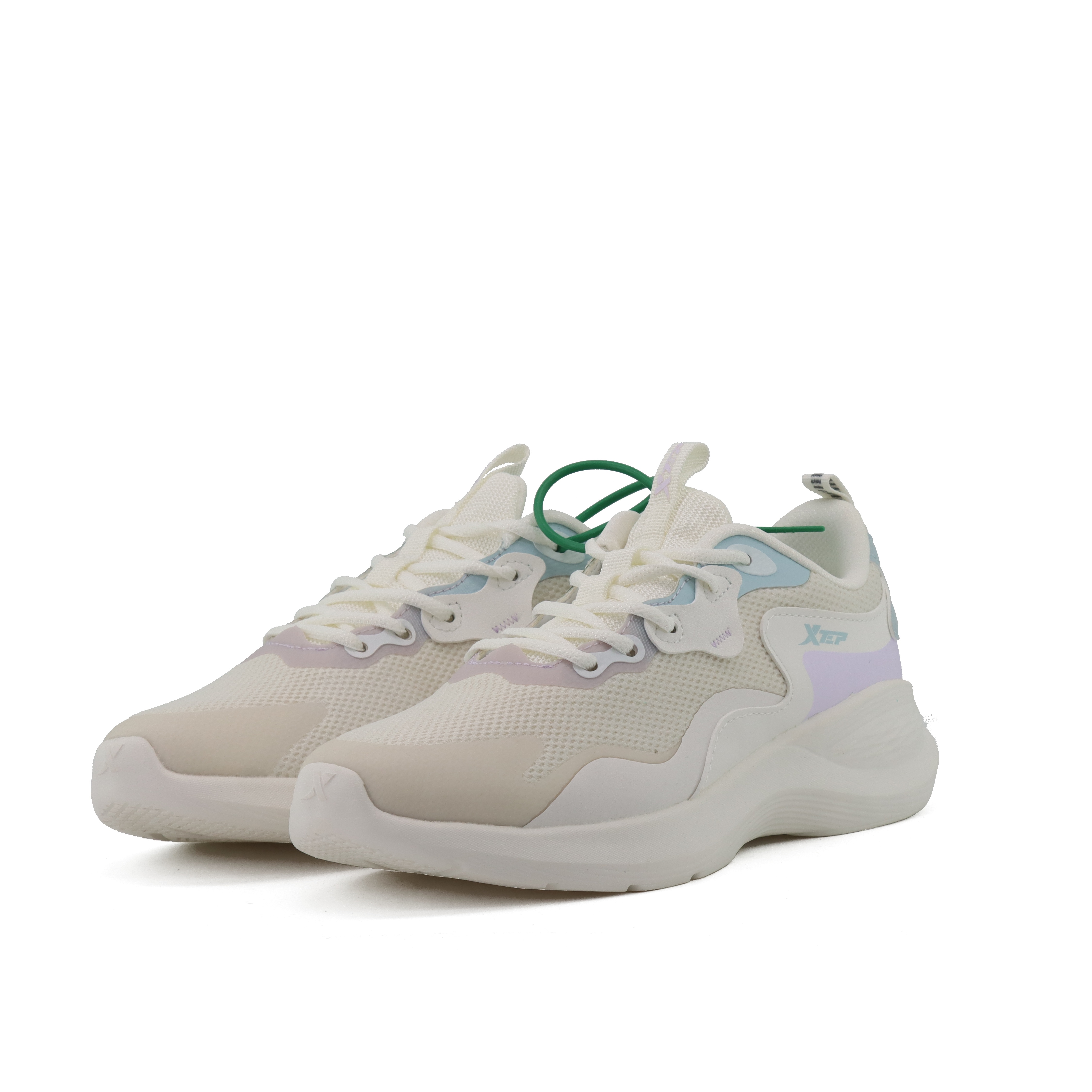 特步 运动跑步鞋女款