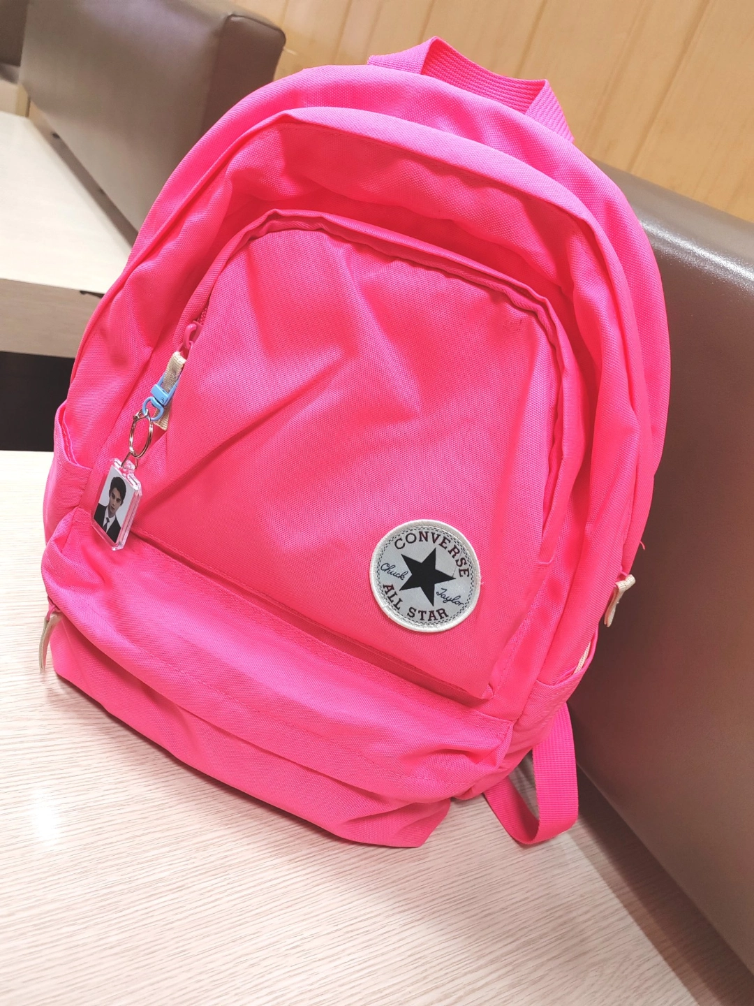 匡威玫粉色书包
