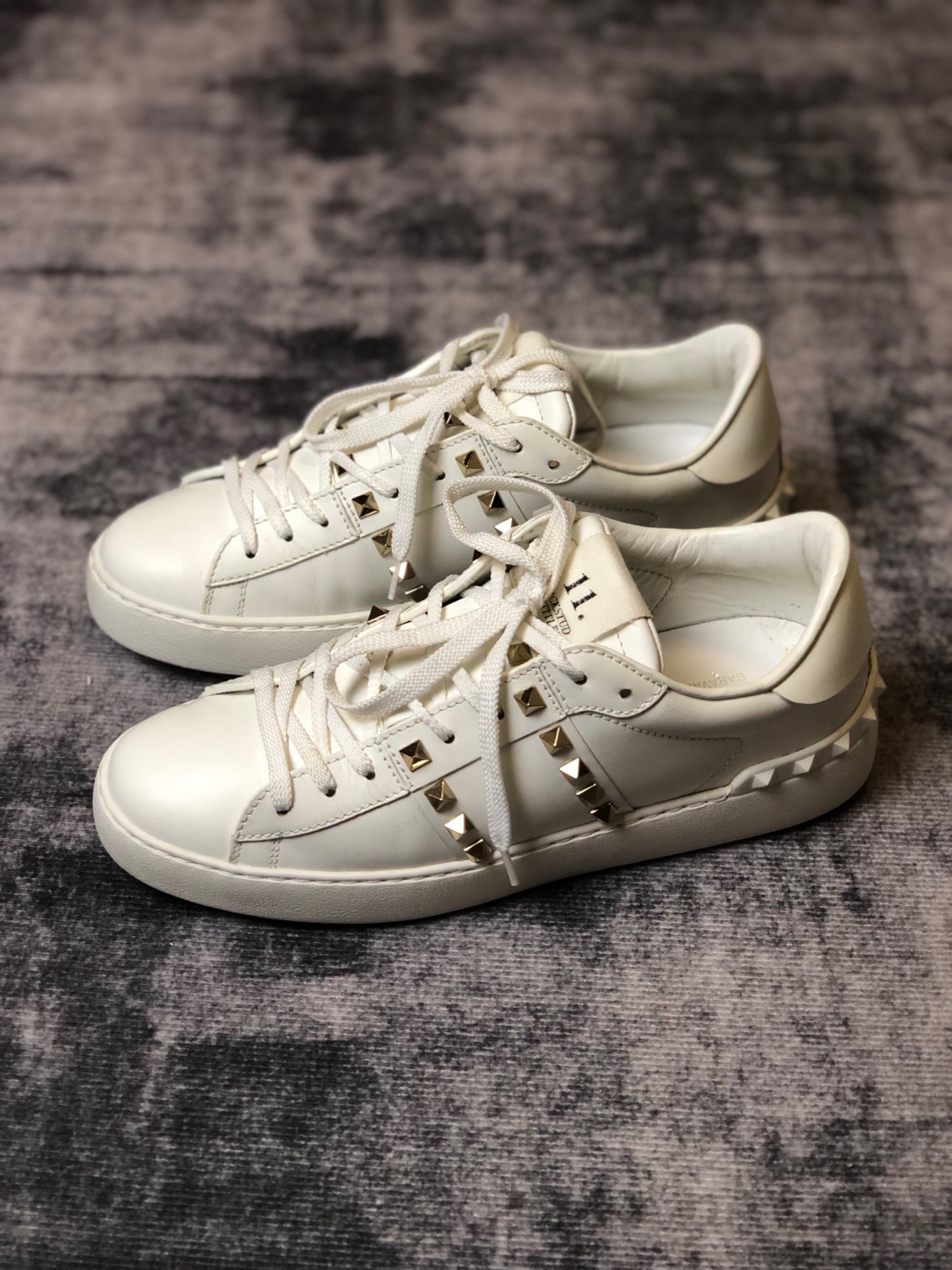 华伦天奴小白鞋