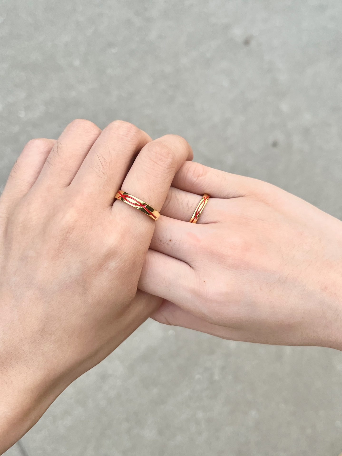 这是专属我们的第一幅红线情侣对戒!