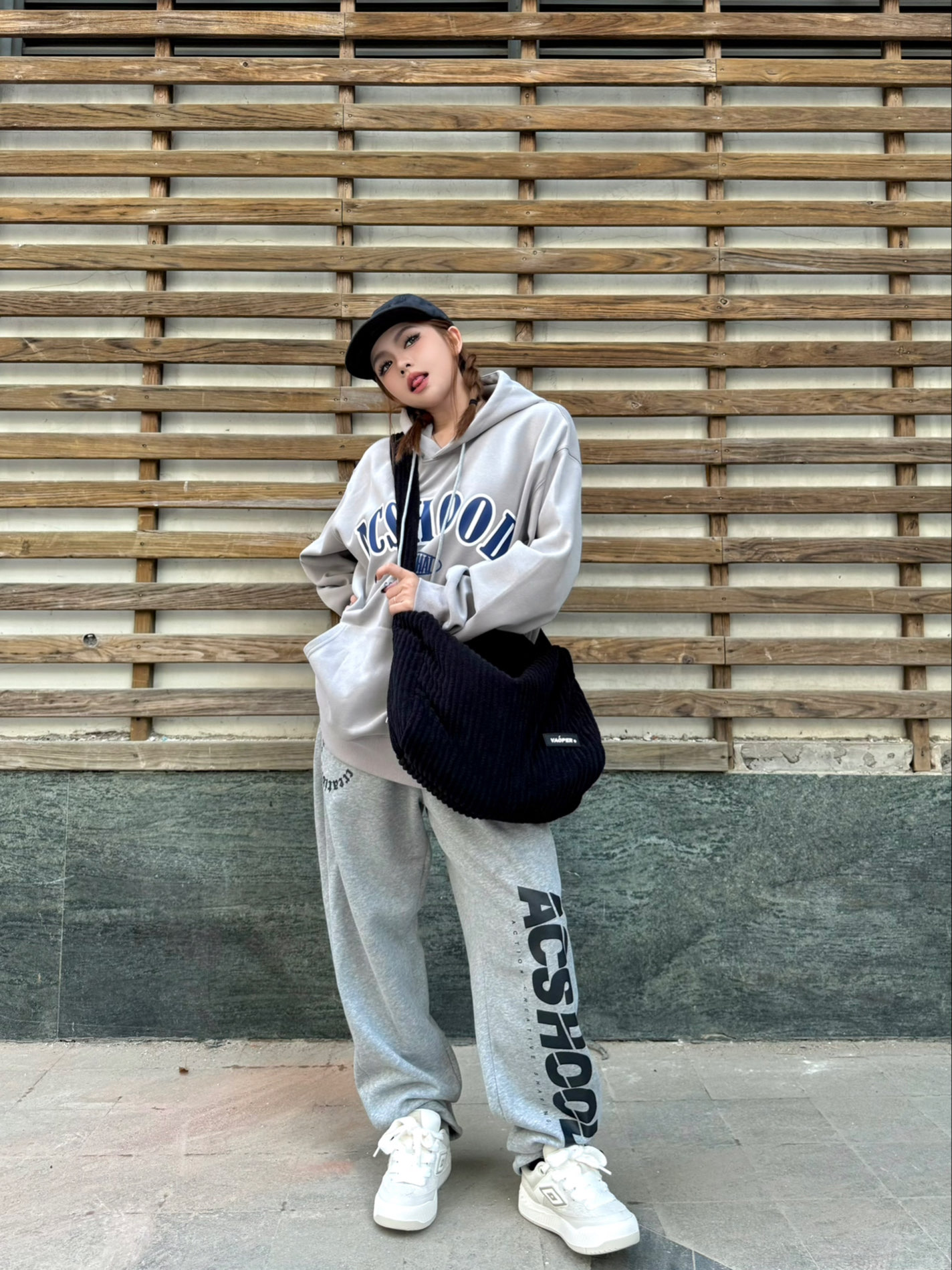 今日份的秋冬嘻哈女孩穿搭 🩶