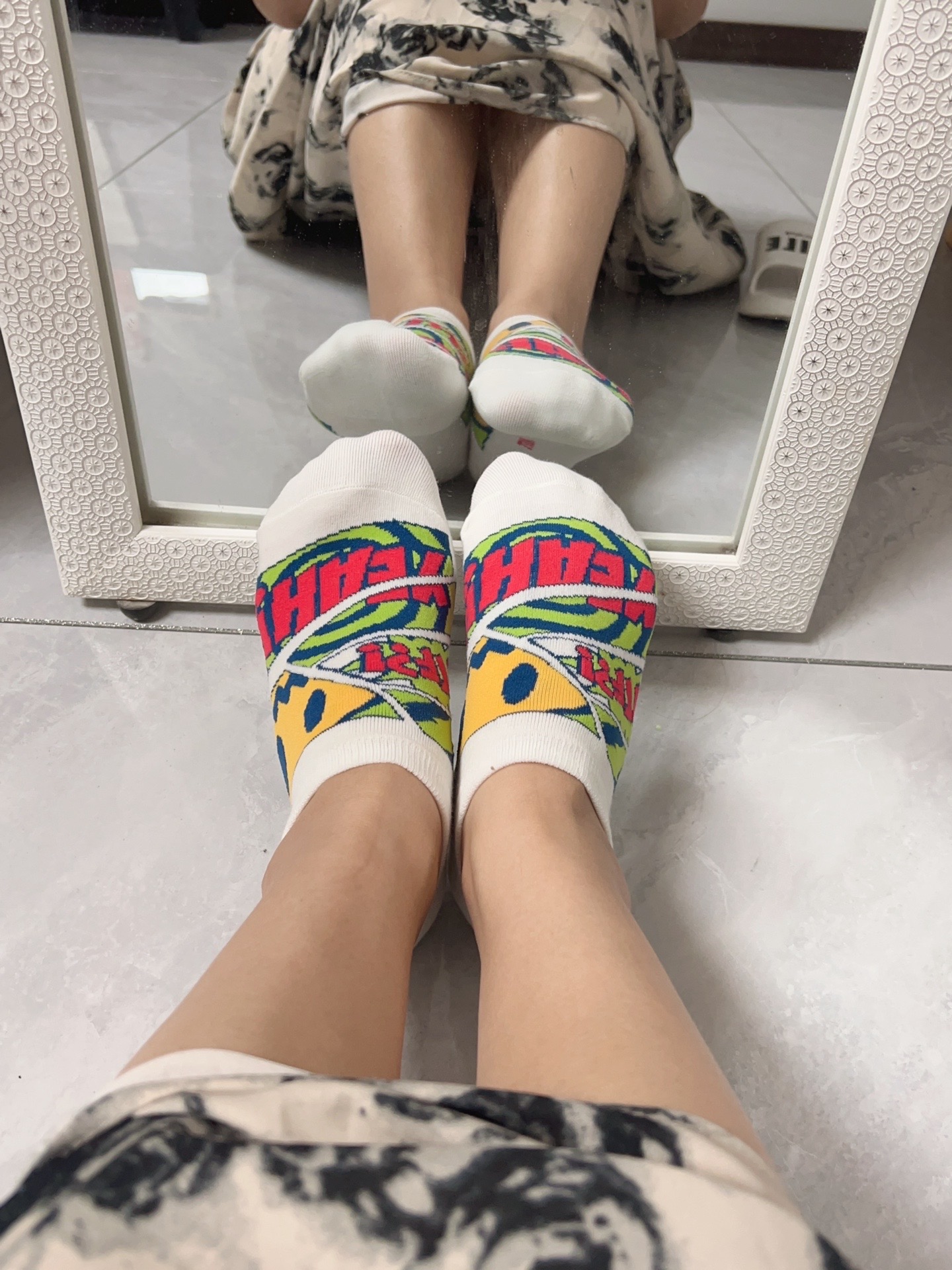 好看的袜子搭配鞋子可以起到画龙点睛的效果 网上买袜子 也是在冒险