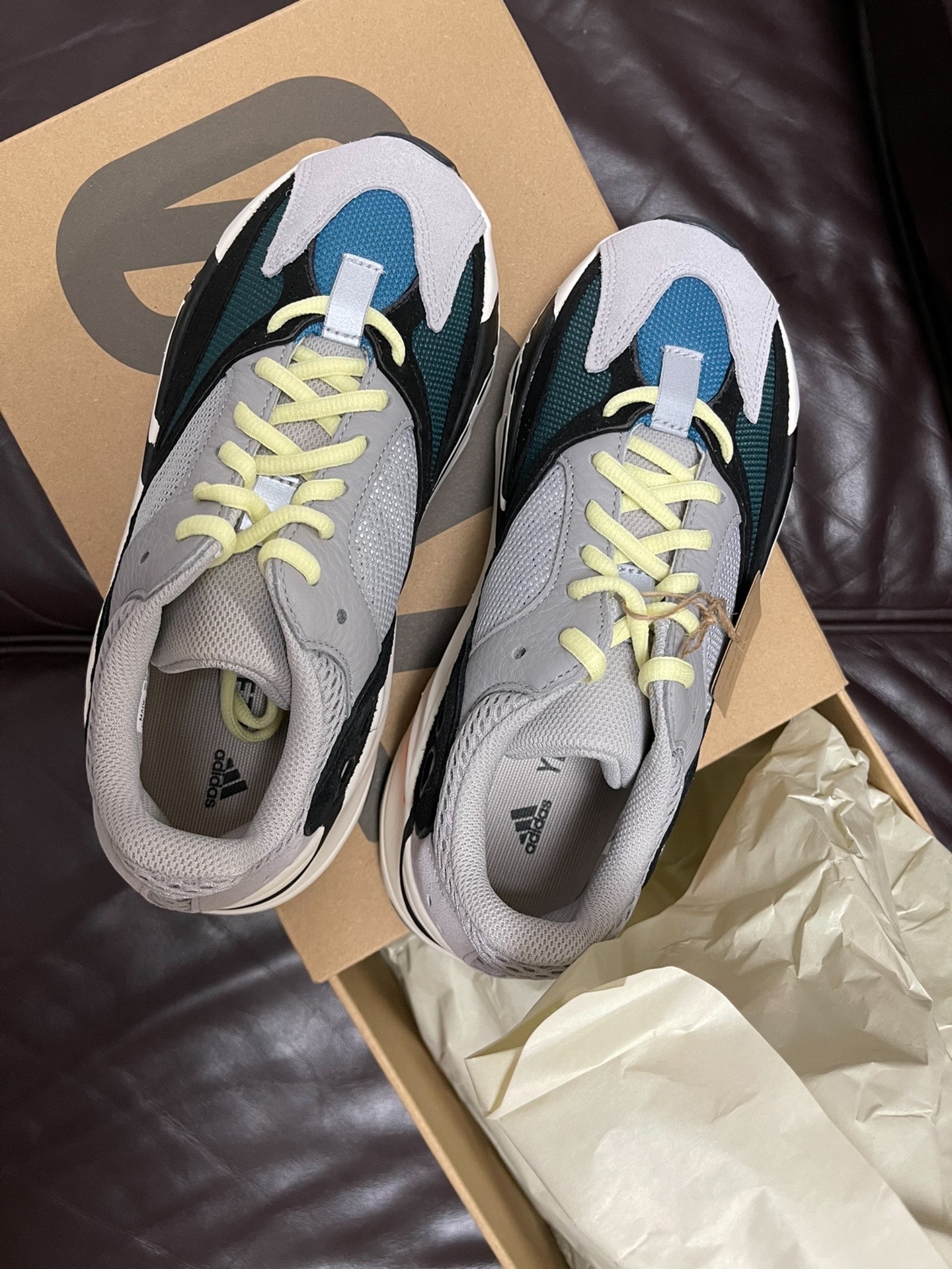 adidas yeezy 700 og