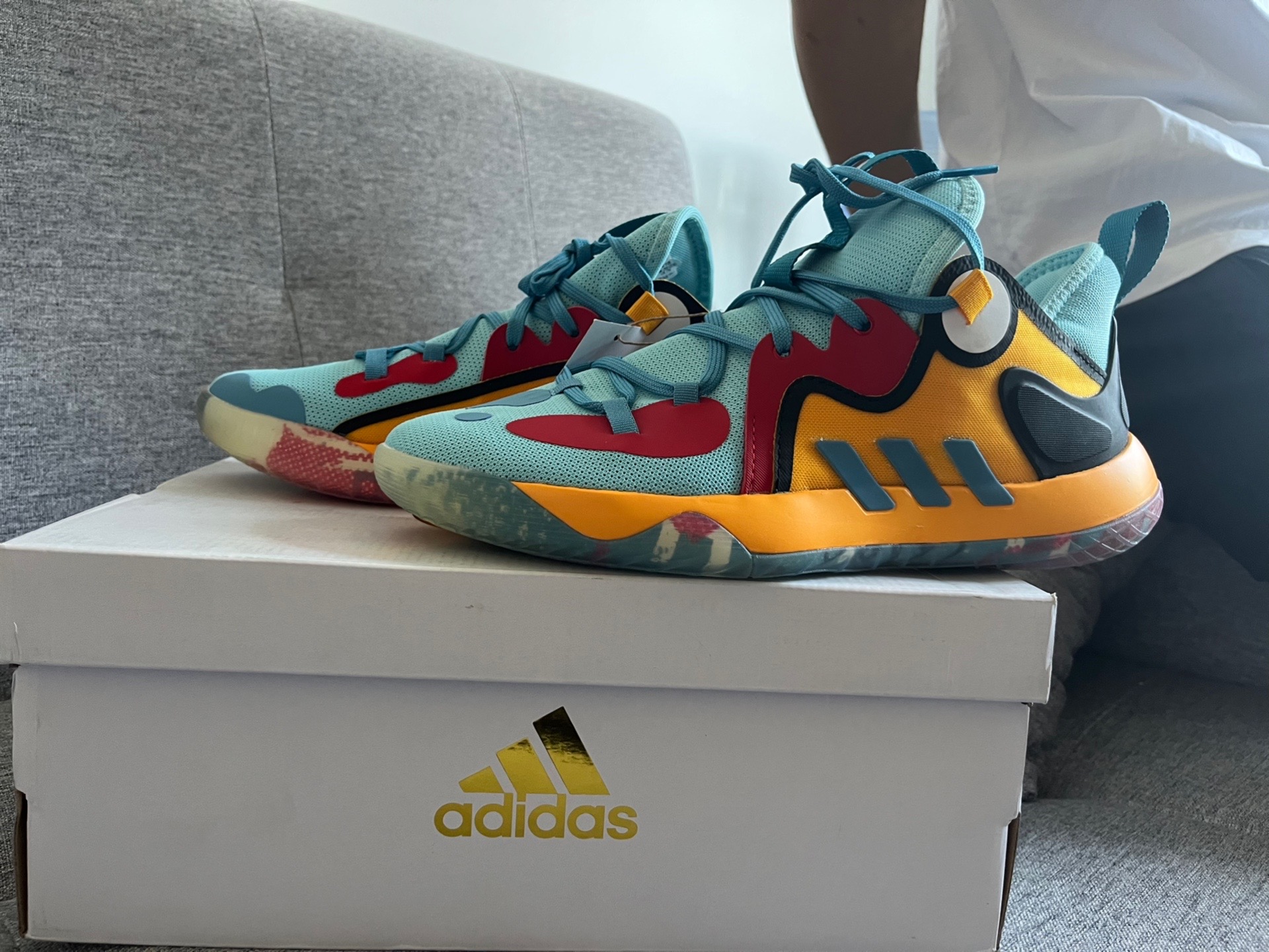 阿迪哈登2篮球鞋