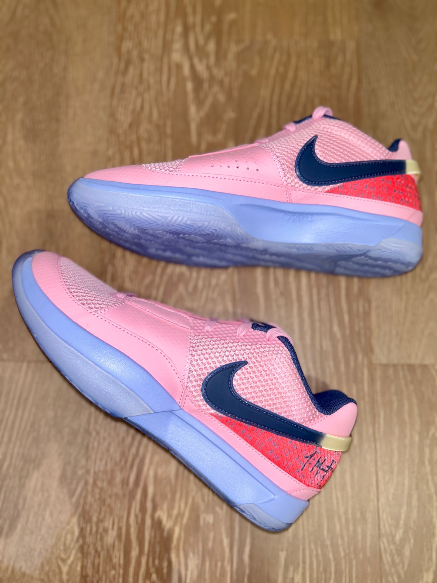 很难不爱粉色的鞋子  #ja莫兰特一代  #无篮球,不青春  nike ja 1